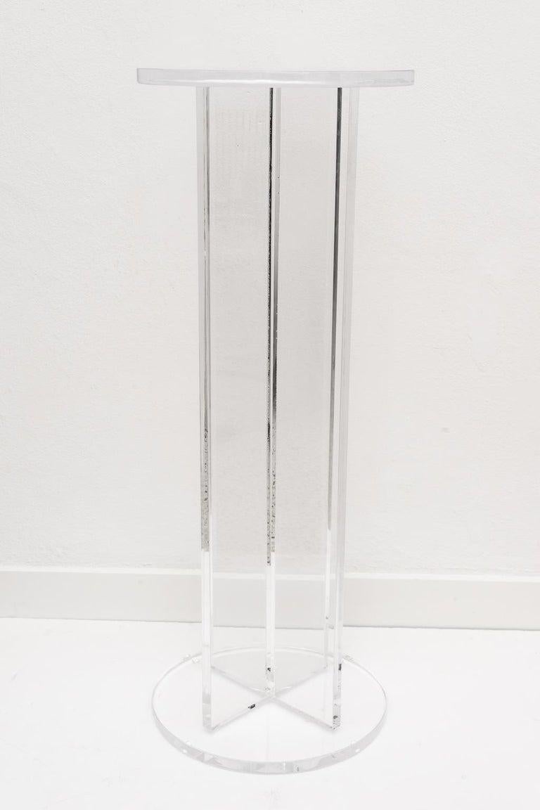 This stylish and clean-lined lucite pedestal was custom fabricated for Iconic Snob Galeries. 