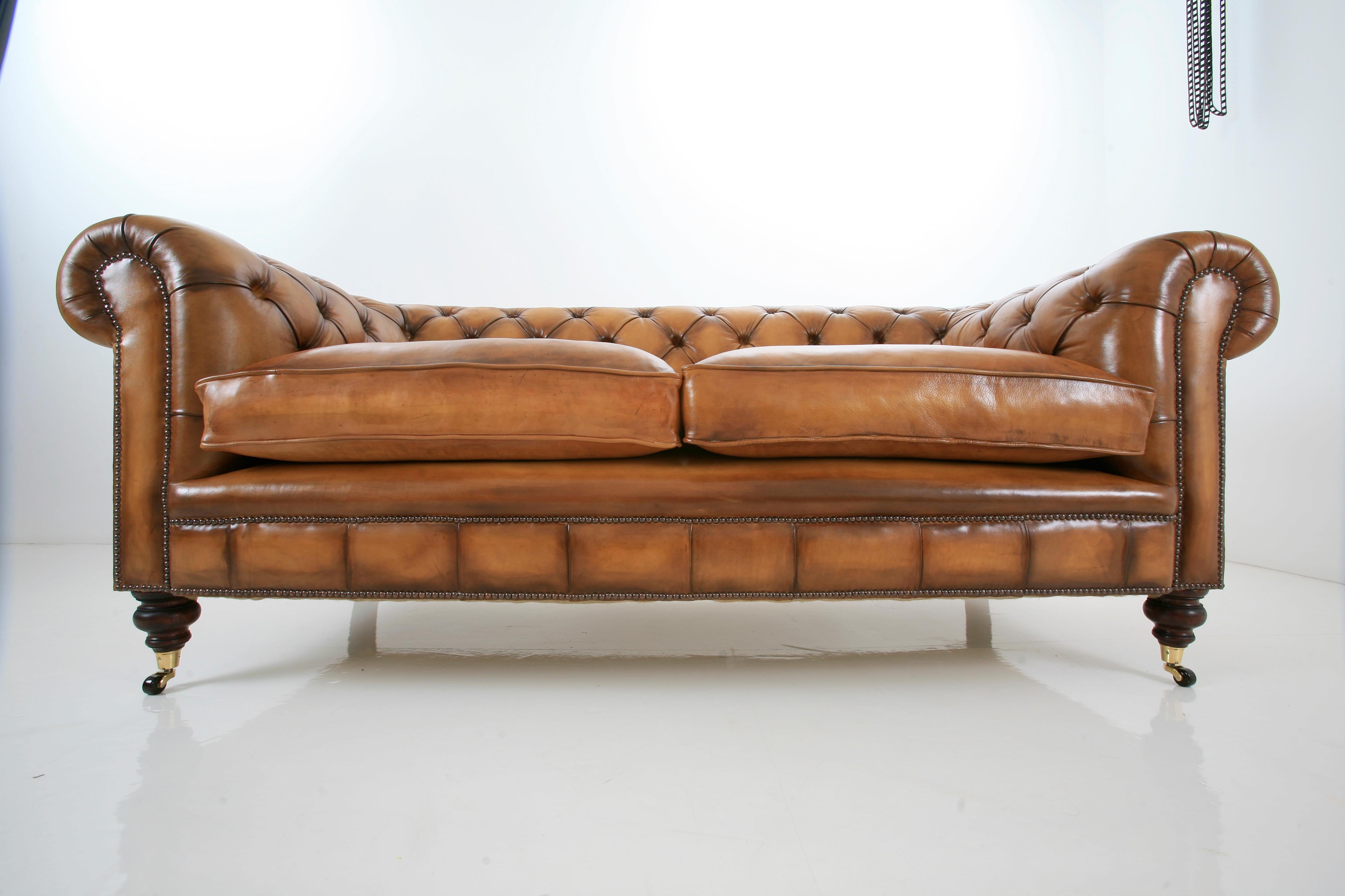 Our Wilmington Chesterfield sofa is a very classic style of generous proportions that is certain to bring gravitas and elegance to your space.

The very generously rolled arm is very strong with a masculine feel.

We actually offer various crafting