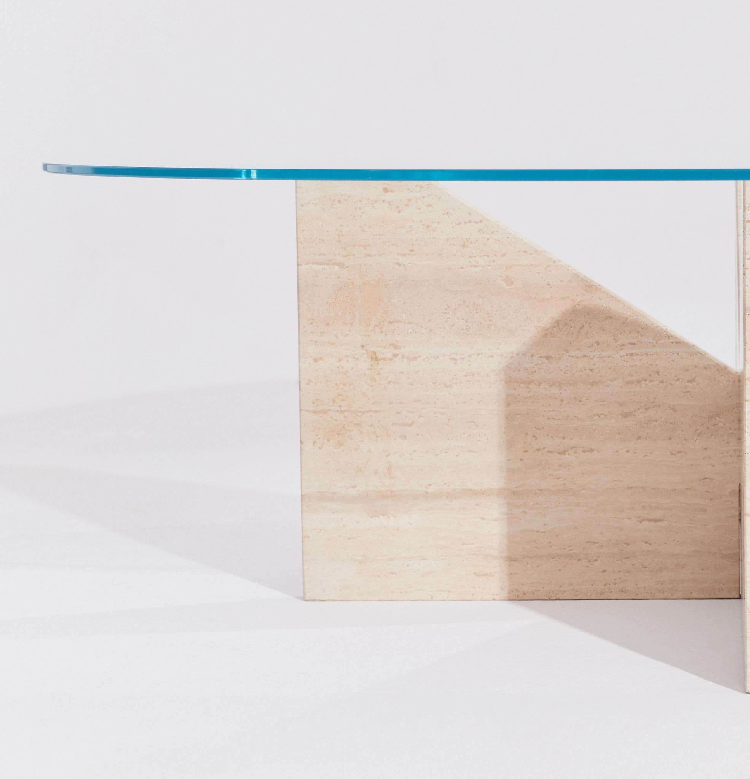 Postmoderne Table basse Ourea Light en travertin par RAFFINATO en vente