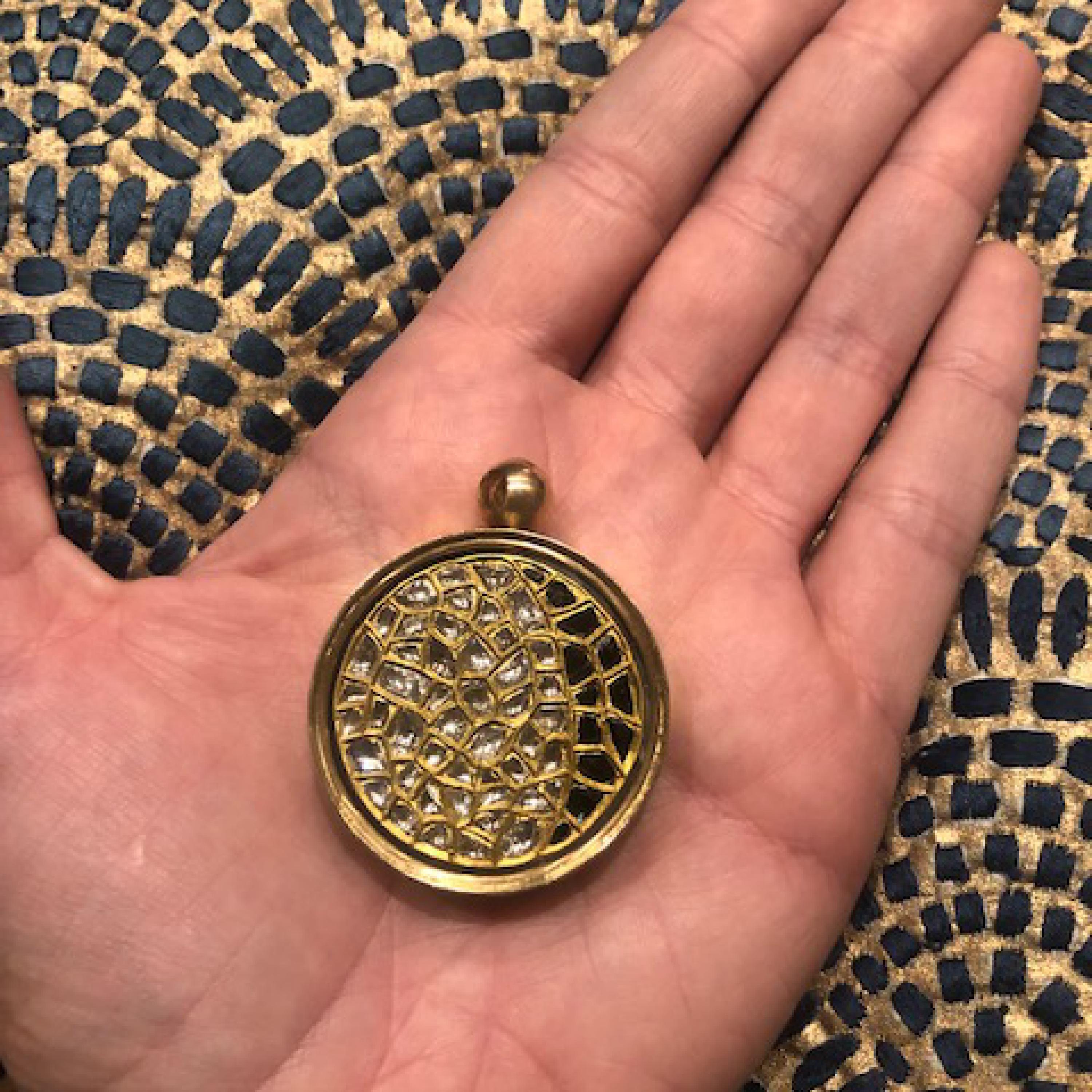 Women's or Men's OUROBOROS Diamond and Agate Pendant 18 Karat Handmade Gold Chain For Sale
