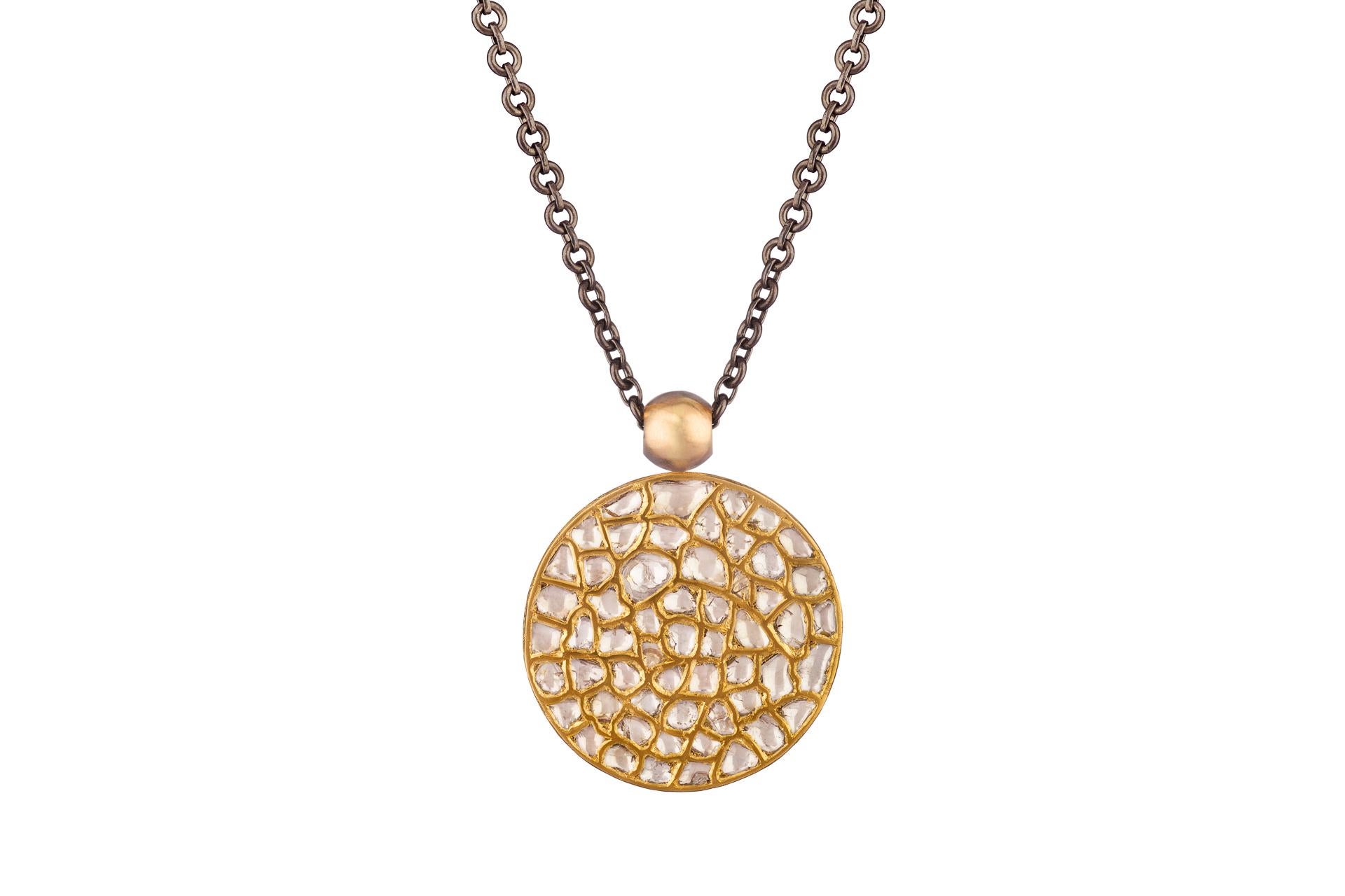 OUROBOROS Halskette aus 18 Karat Gold mit Diamant- und Onyx-Anhänger im Zustand „Neu“ im Angebot in London, GB