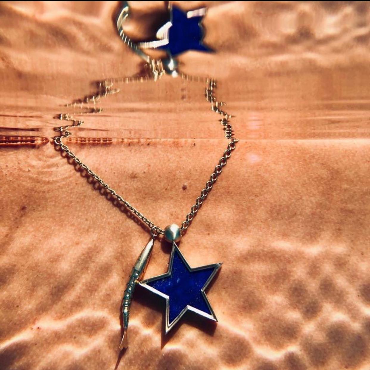 Mixed Cut Ouroboros Lapis Lazuli Star Pendant Necklace Set in 18 Karat Gold For Sale
