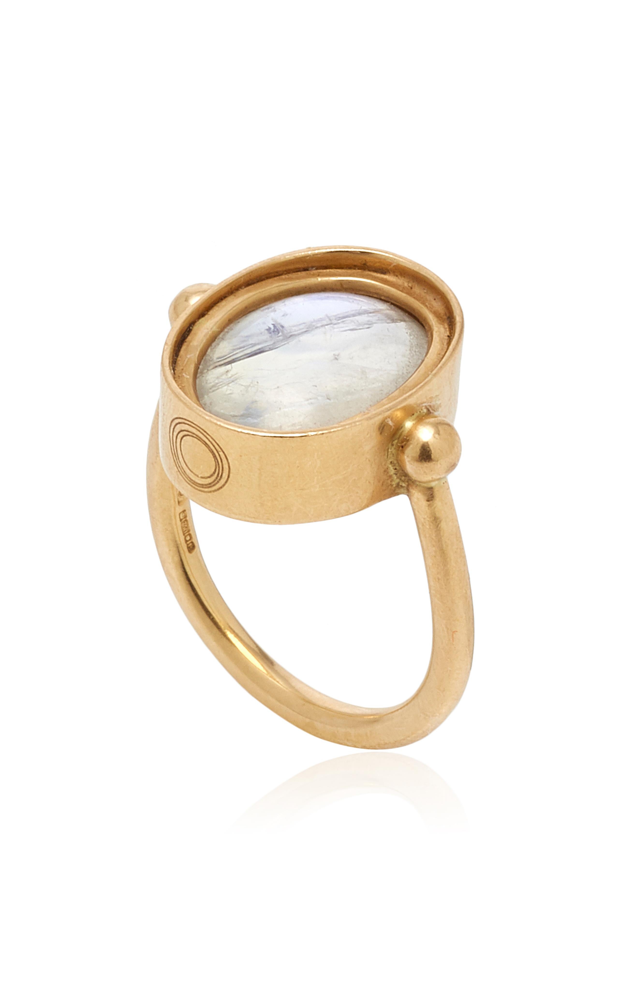 OUROBOROS Oval Moonstone 18 Karat Yellow Gold Ring In New Condition For Sale In London, GB