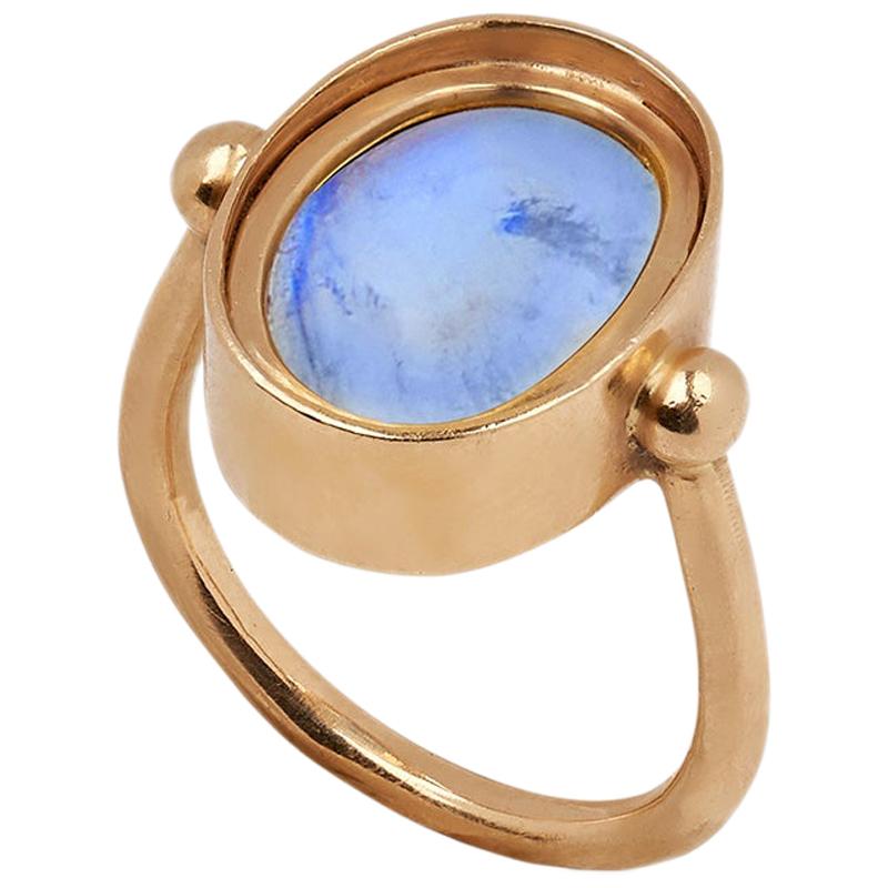 OUROBOROS Oval Moonstone 18 Karat Yellow Gold Ring For Sale