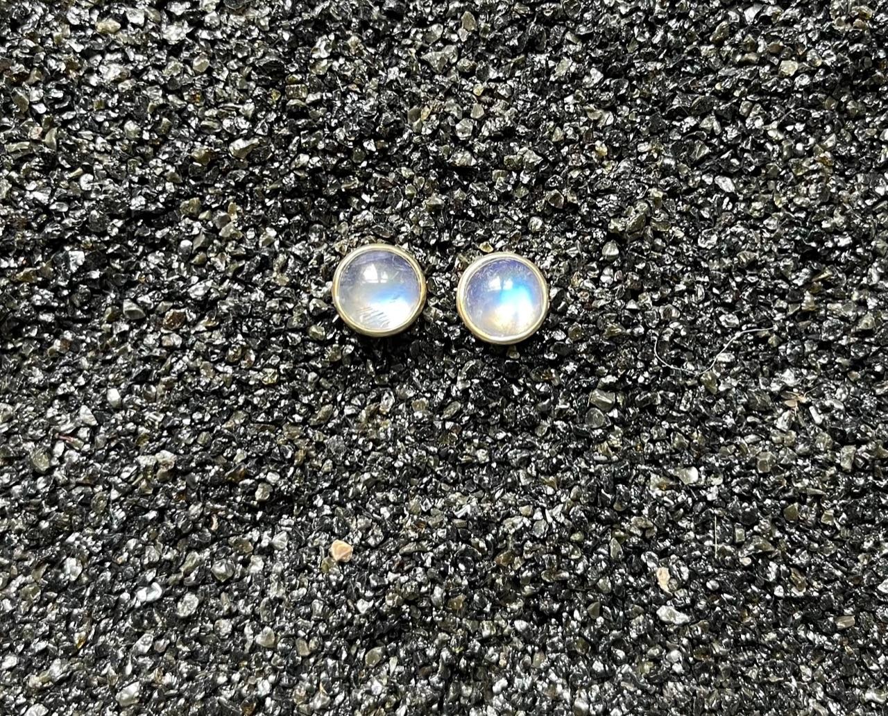 Ouroboros Rainbow Moonstone 18kt Gold Earrings In New Condition For Sale In London, GB