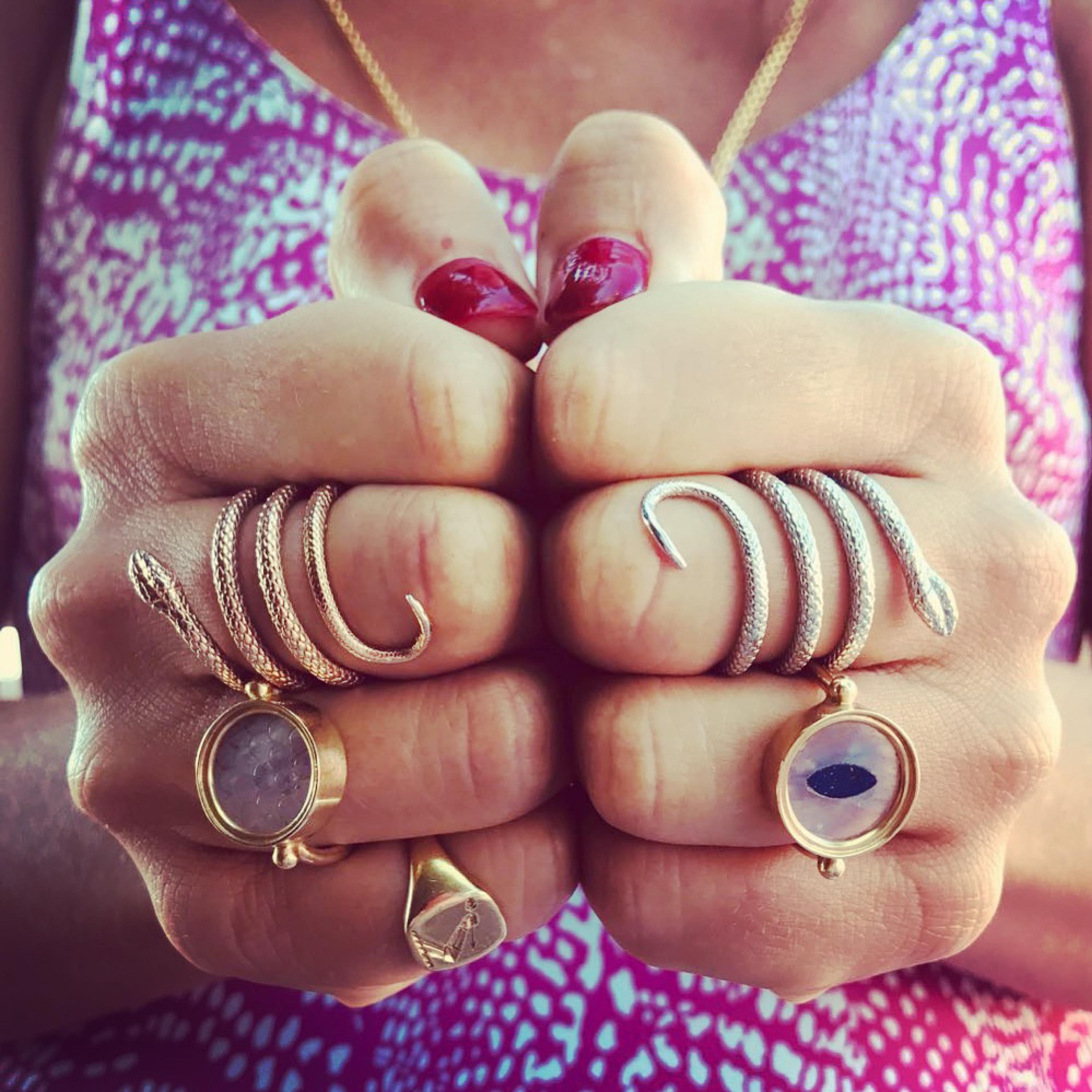 OUROBOROS Rainbow Moonstone and Lapis Lazuli Inlaid 18 Karat Gold Snake Eye Ring In New Condition For Sale In London, GB