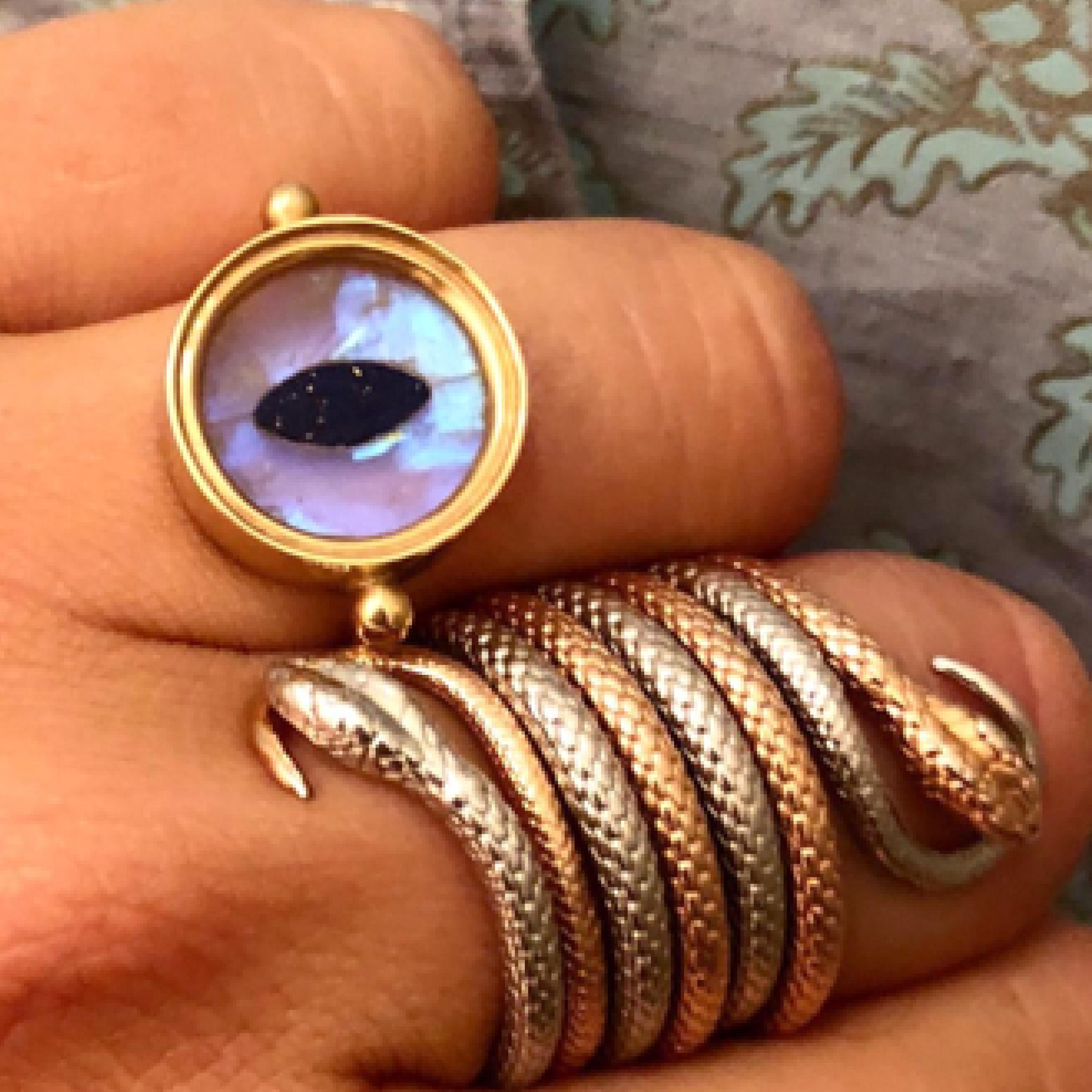 OUROBOROS Rainbow Moonstone and Lapis Lazuli Inlaid 18 Karat Gold Snake Eye Ring For Sale 1