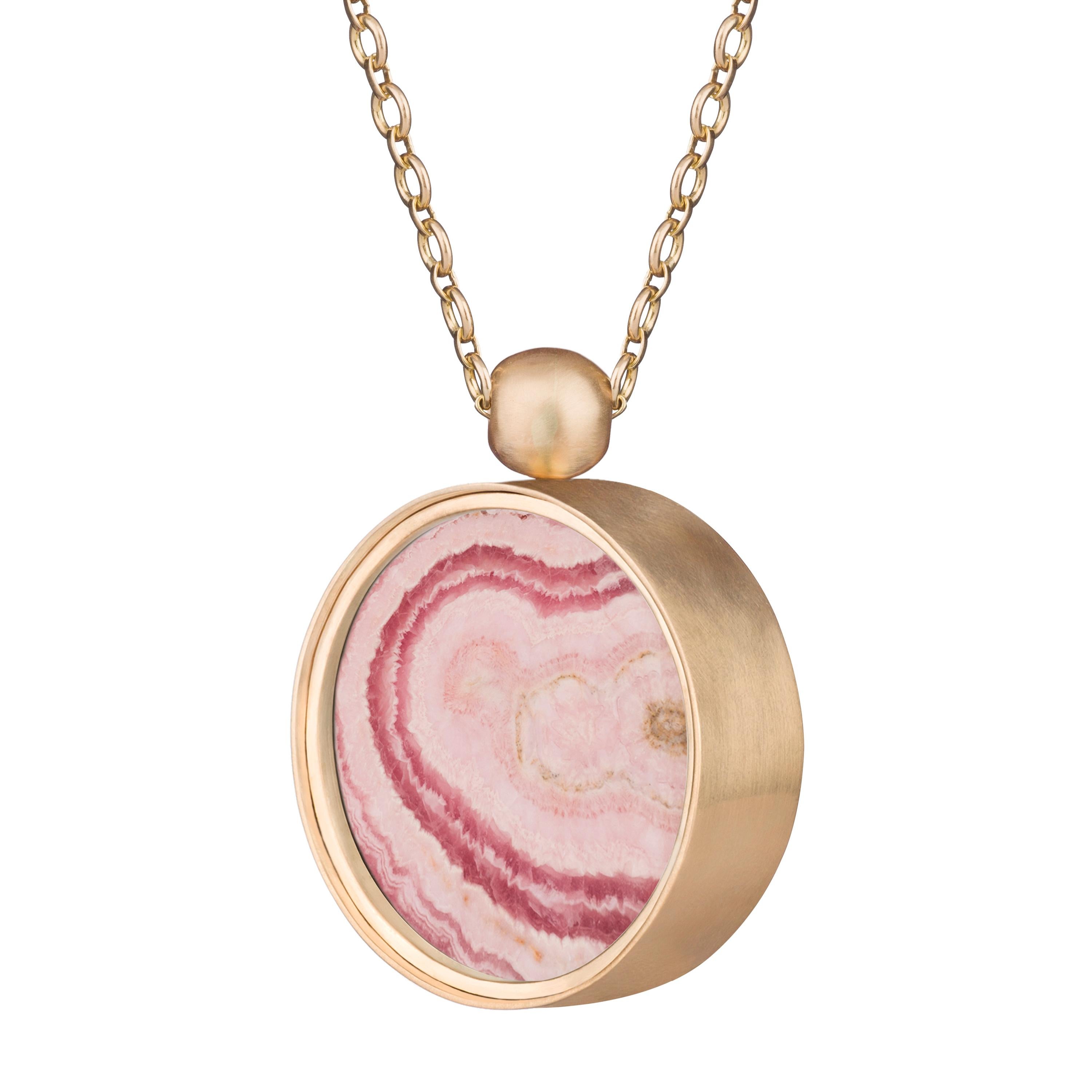 OUROBOROS Rhodocrosite and Mother of Pearl 18 Karat Gold Chain Pendant Necklace In New Condition For Sale In London, GB