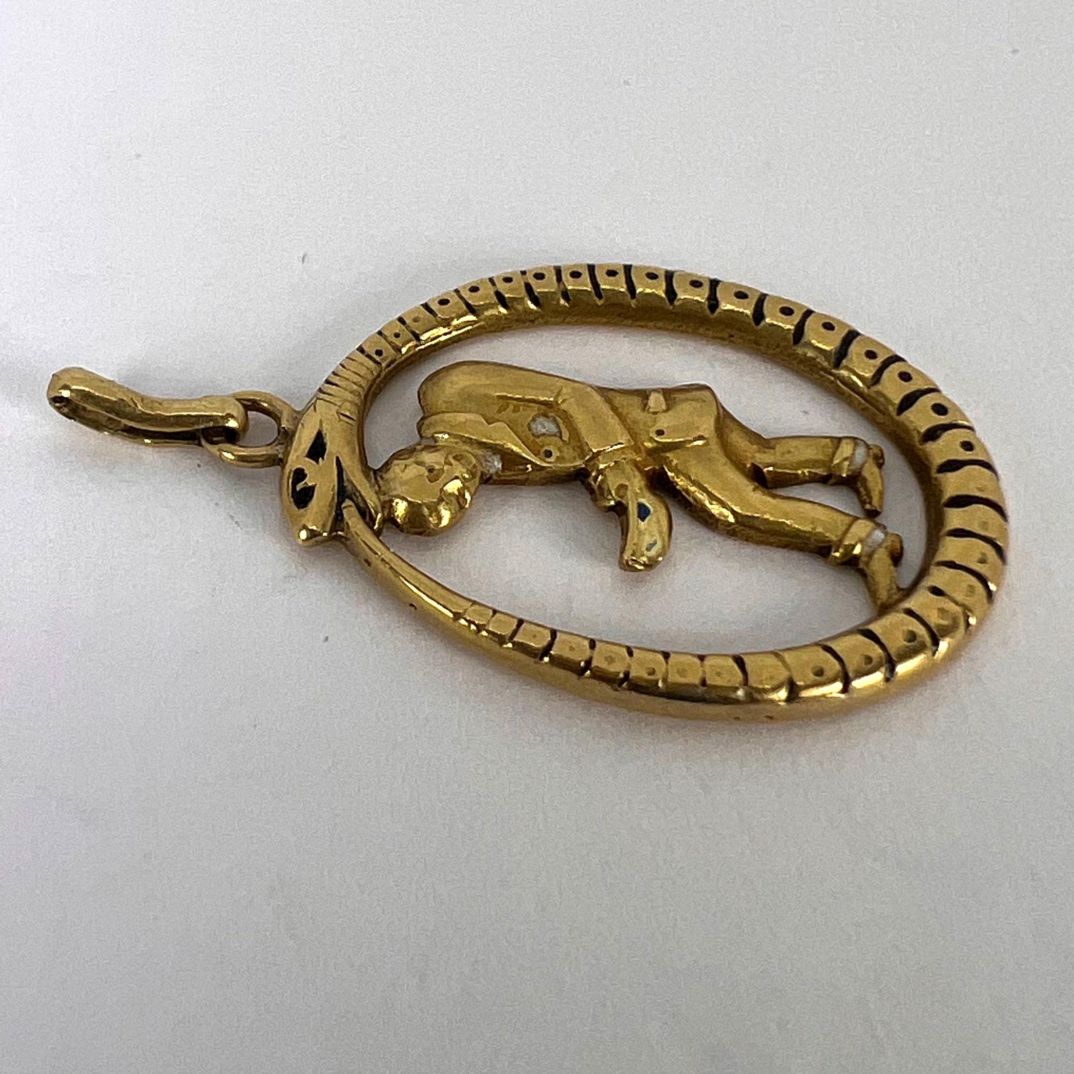 Pendentif breloque serpent Ouroboros en or jaune 18 carats et émail en vente 10