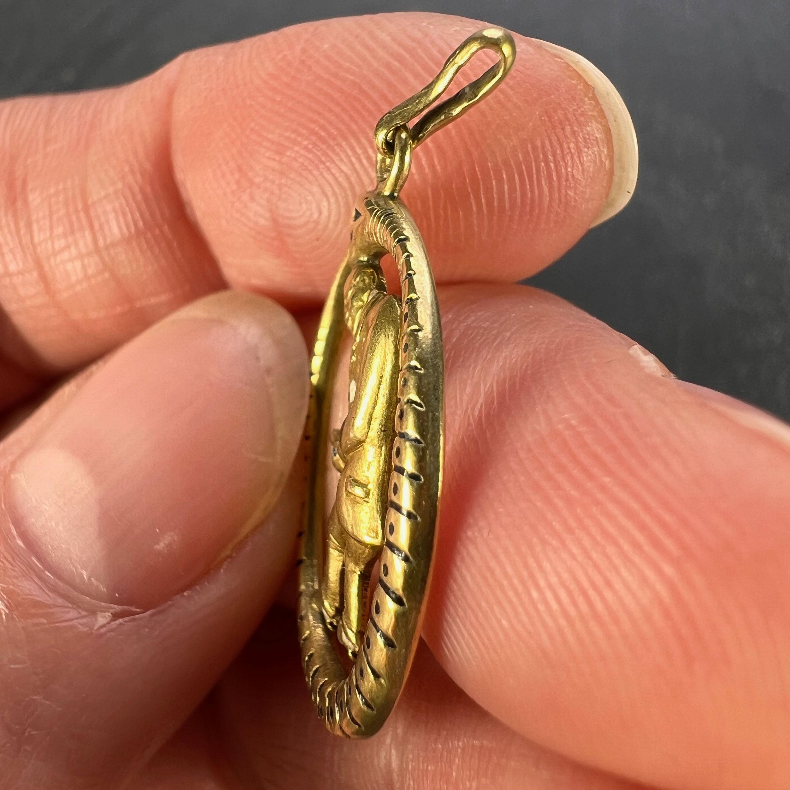 Pendentif breloque serpent Ouroboros en or jaune 18 carats et émail en vente 3