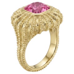 Oursin-Ring aus 18 Karat Gelbgold mit rosa Turmalin von MARIANNE CANARELLI