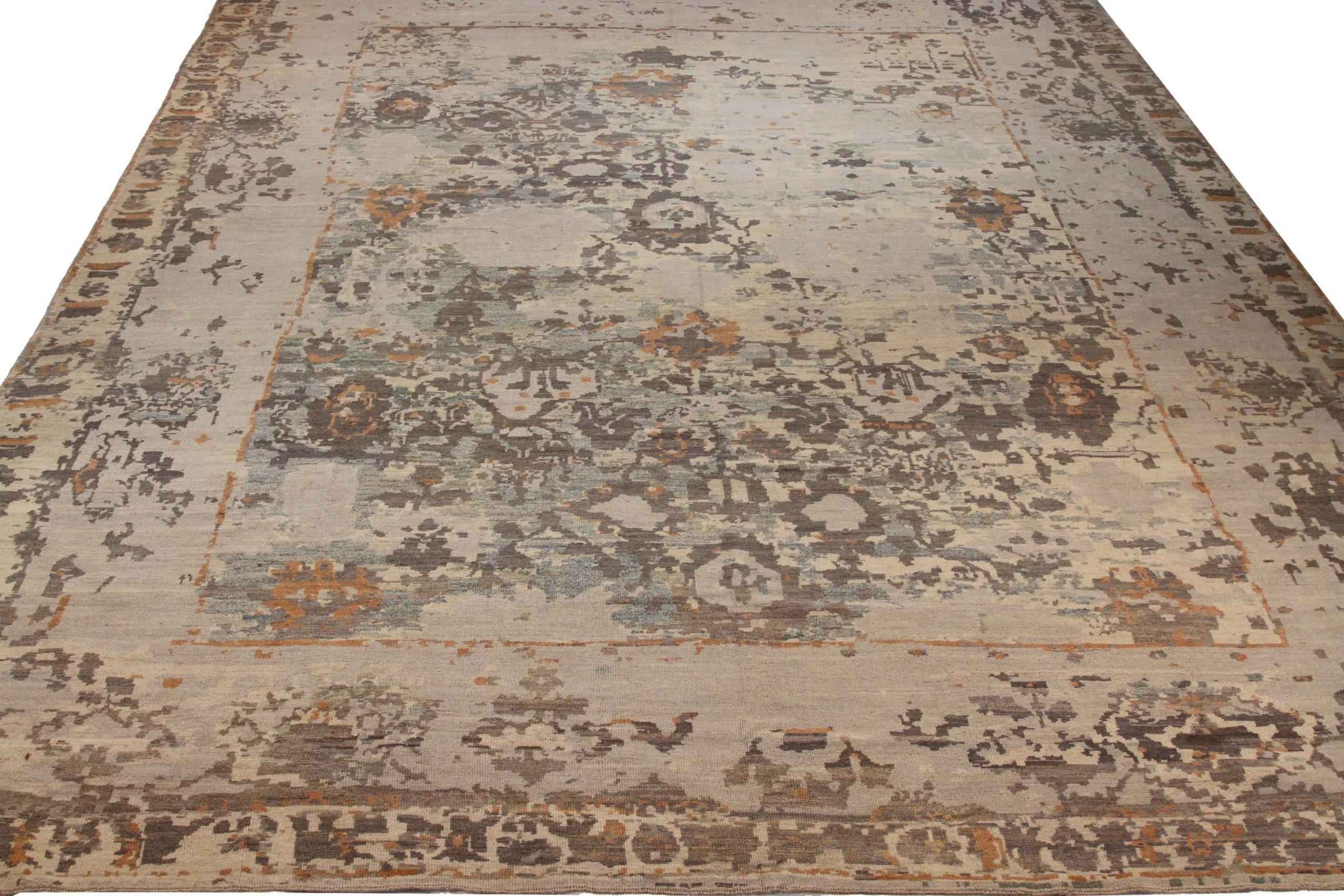 Entdecken Sie die Eleganz dieses einzigartigen Oushak, der sich durch seine wunderschöne Handwerkskunst aus der Zeit um 1990 auszeichnet. Dieses exklusive Design, das mit viel Liebe zum Detail entworfen wurde, ist perfekt, um Ihren Raum zu