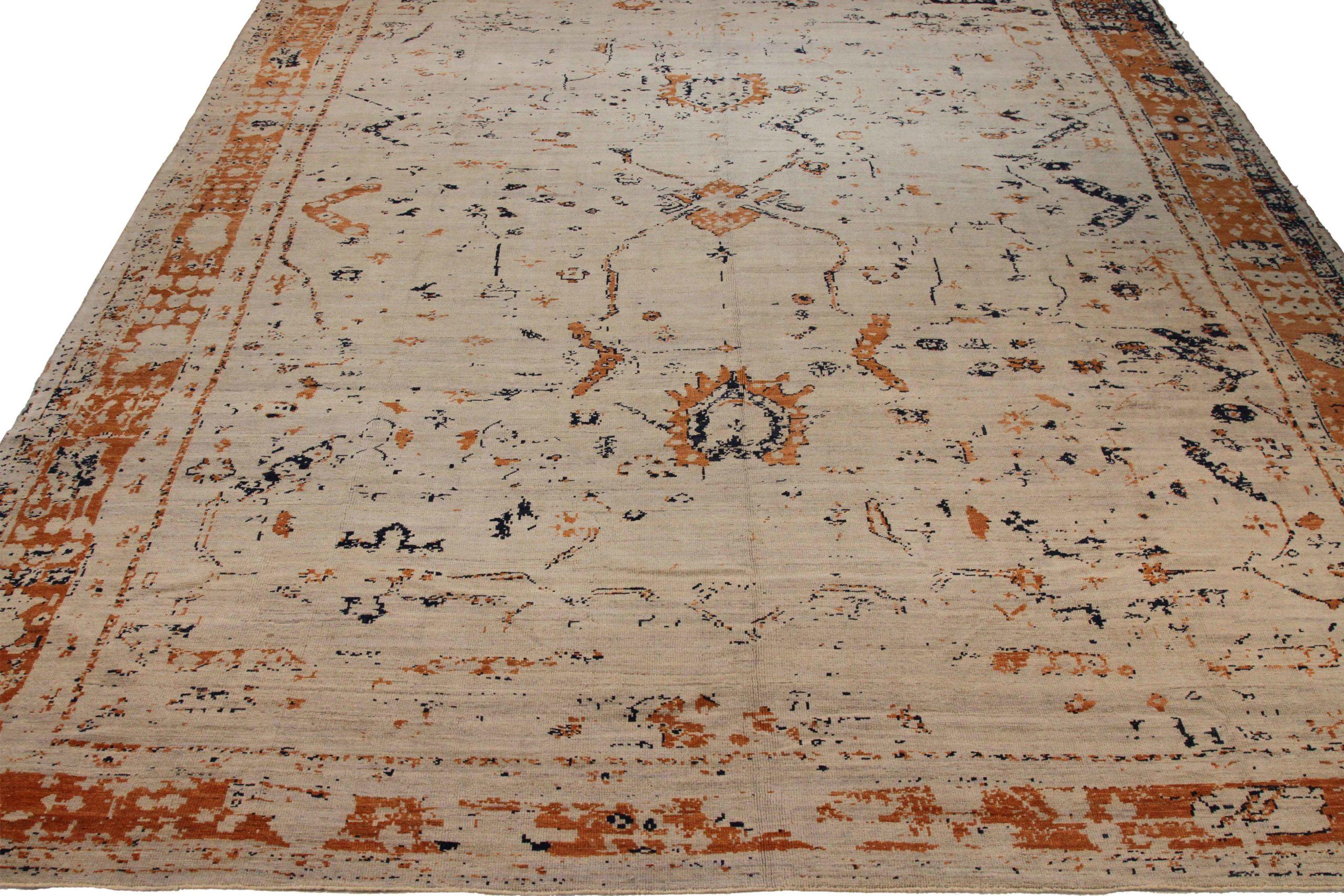 Scopri l'eleganza di questo Oushak unico nel suo genere, caratterizzato da una splendida lavorazione artigianale del 1990 circa. Progettato con una meticolosa attenzione ai dettagli, questo design esclusivo è perfetto per valorizzare il tuo spazio.