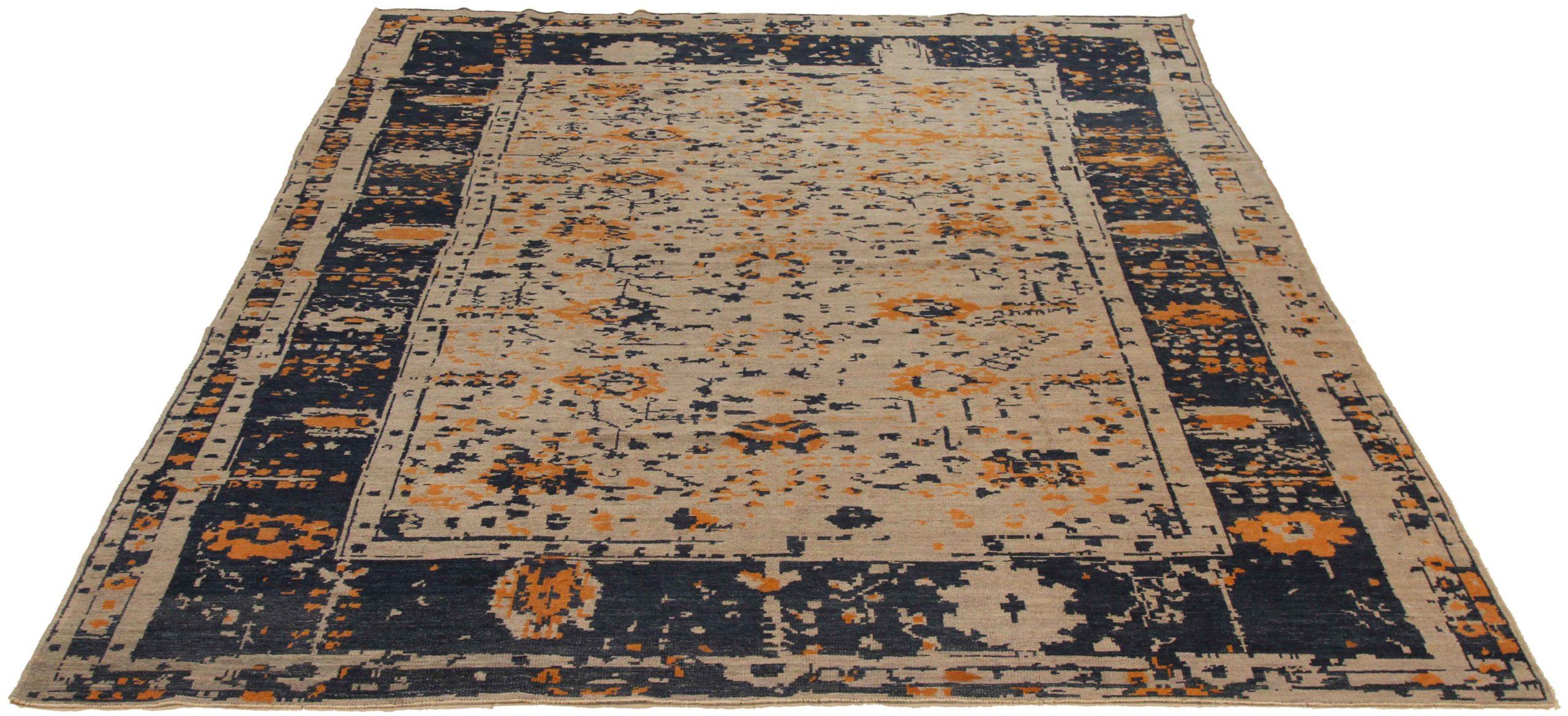 Entdecken Sie die Eleganz dieses einzigartigen Oushak, der sich durch seine wunderschöne Handwerkskunst auszeichnet. Dieses exklusive Design, das mit viel Liebe zum Detail entworfen wurde, ist perfekt, um Ihren Raum zu verschönern.