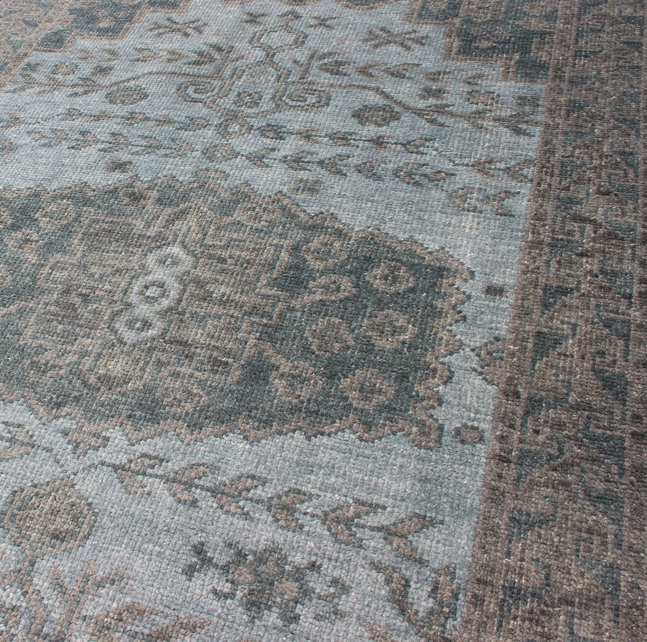 Oushak Design Distressed Rug in Gray, Taupe, & Cream with large Medallion Design In Distressed Condition In Atlanta, GA