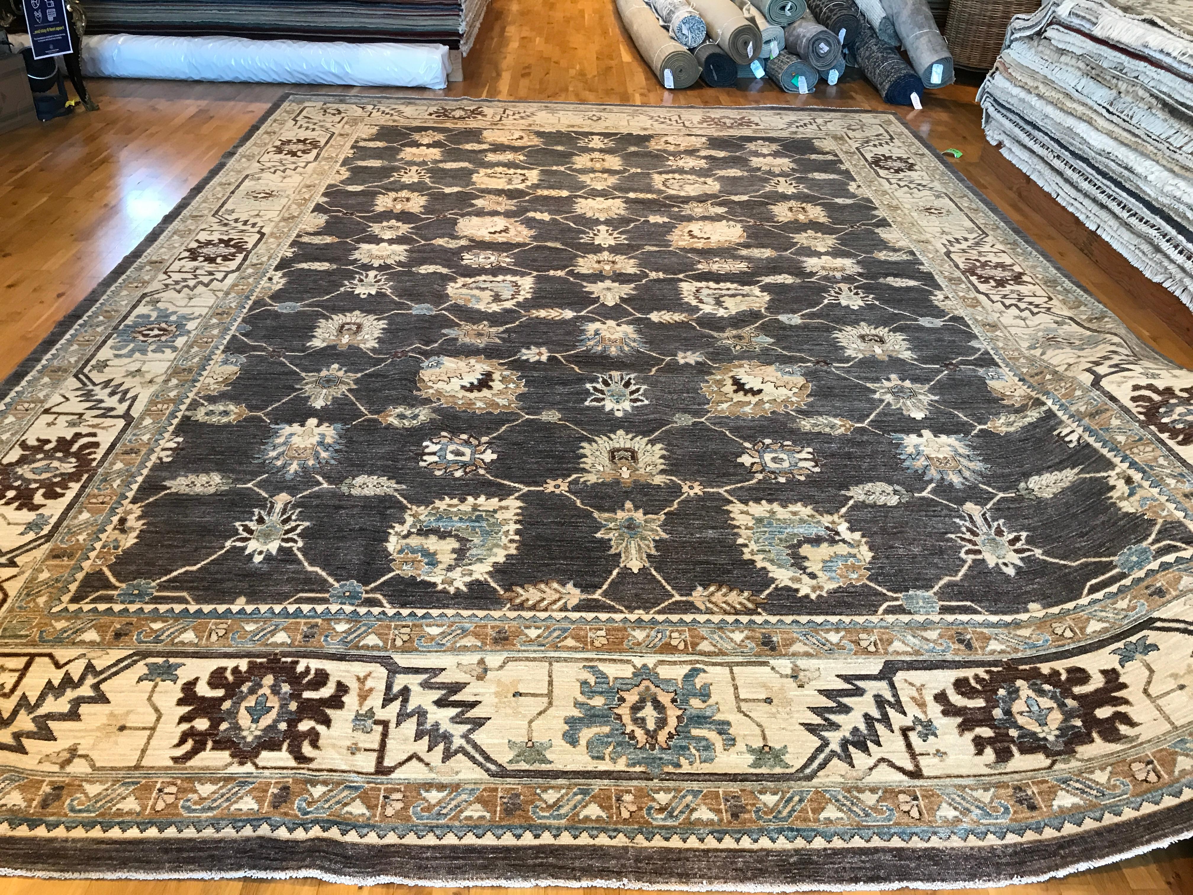 Oushak Design Rug  In New Condition For Sale In Los Angeles, CA