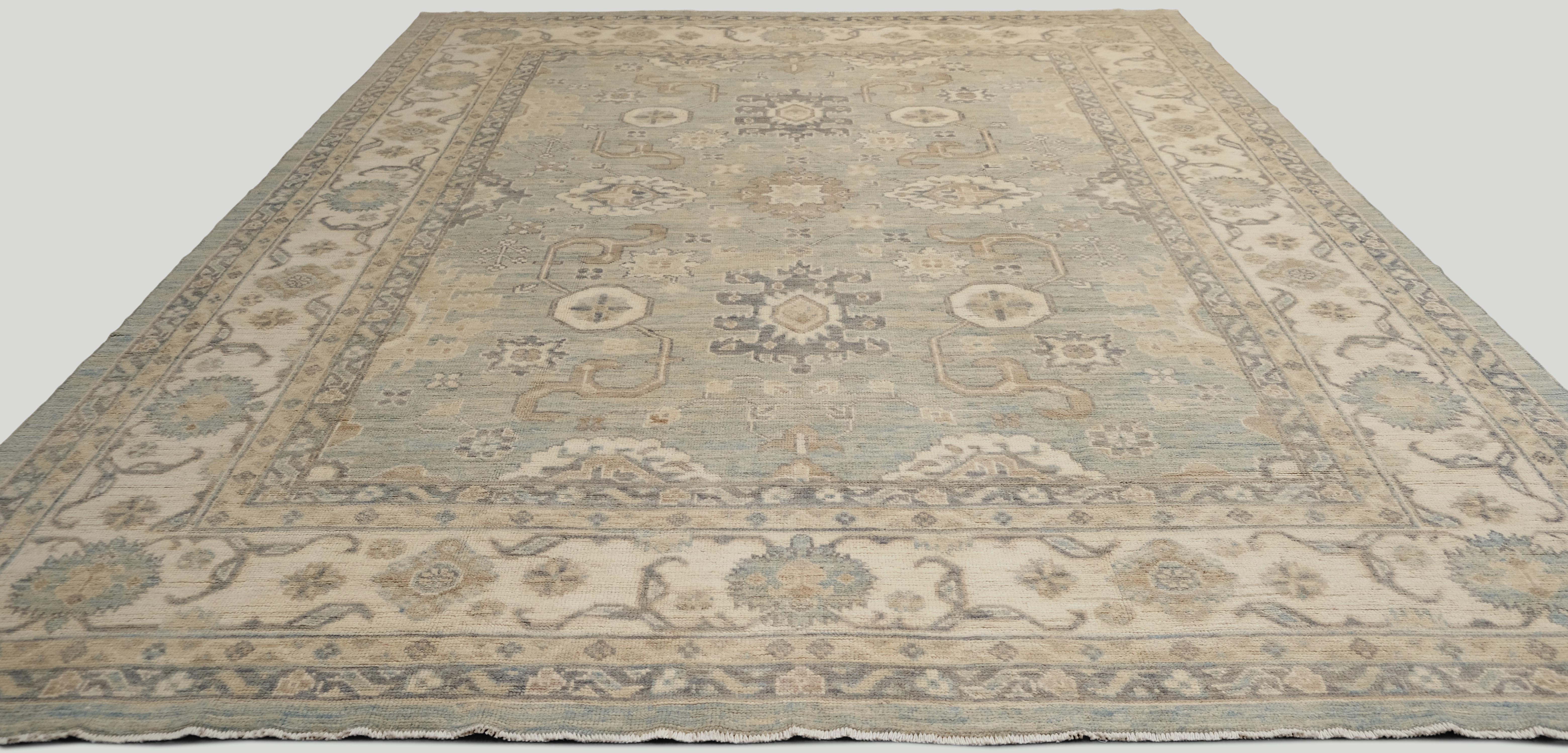 Pakistano Oushak Green and Ivory Floral Designed Hand-Knotted Wool Rug 9'3''x11'8'' in vendita