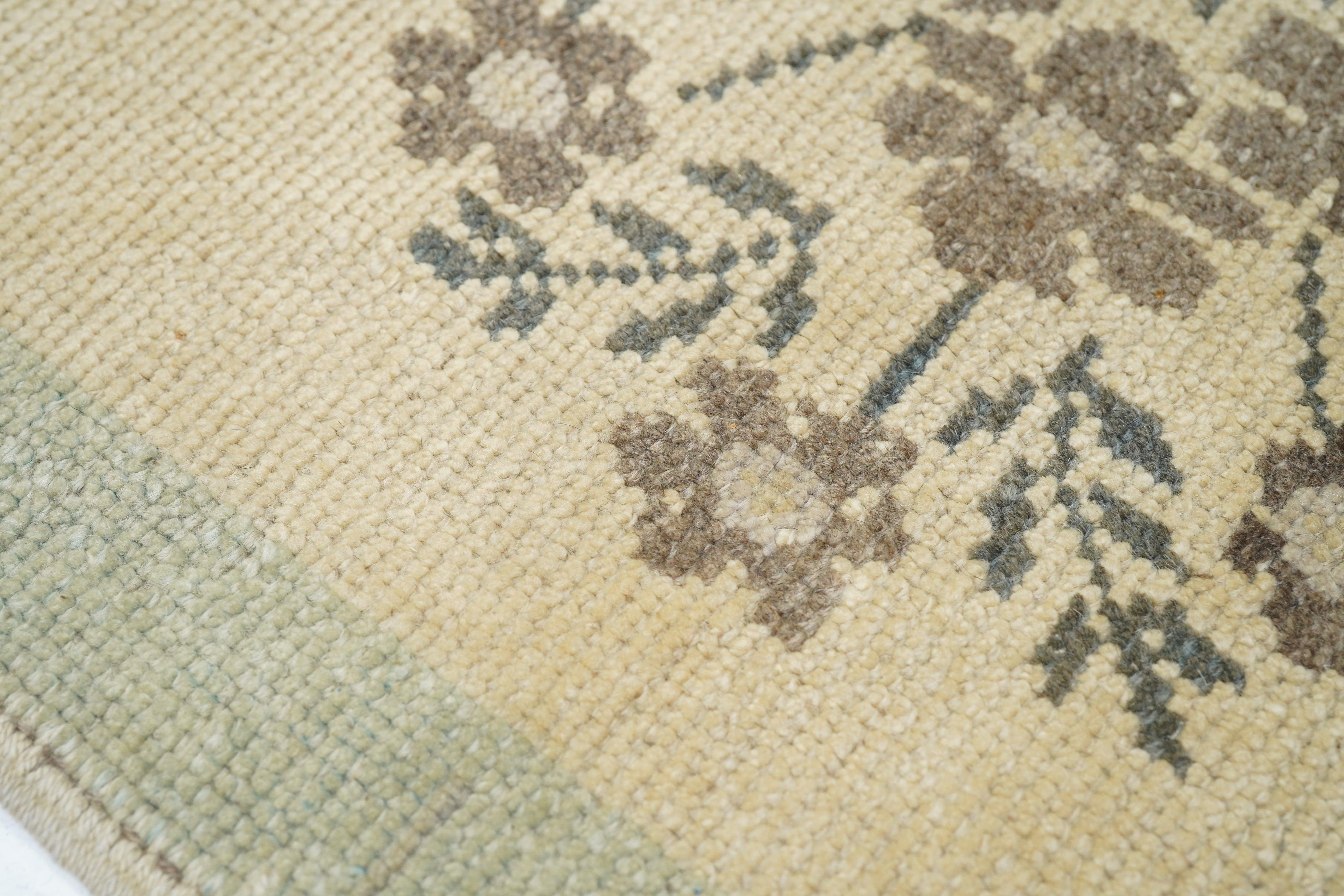 Oushak Rug 2'1'' x 6'2'' en Bueno estado para la venta en New York, NY