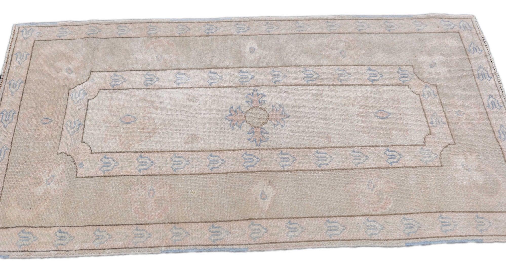Oushak-Teppich 2'10'' x 4'8'' im Angebot 1