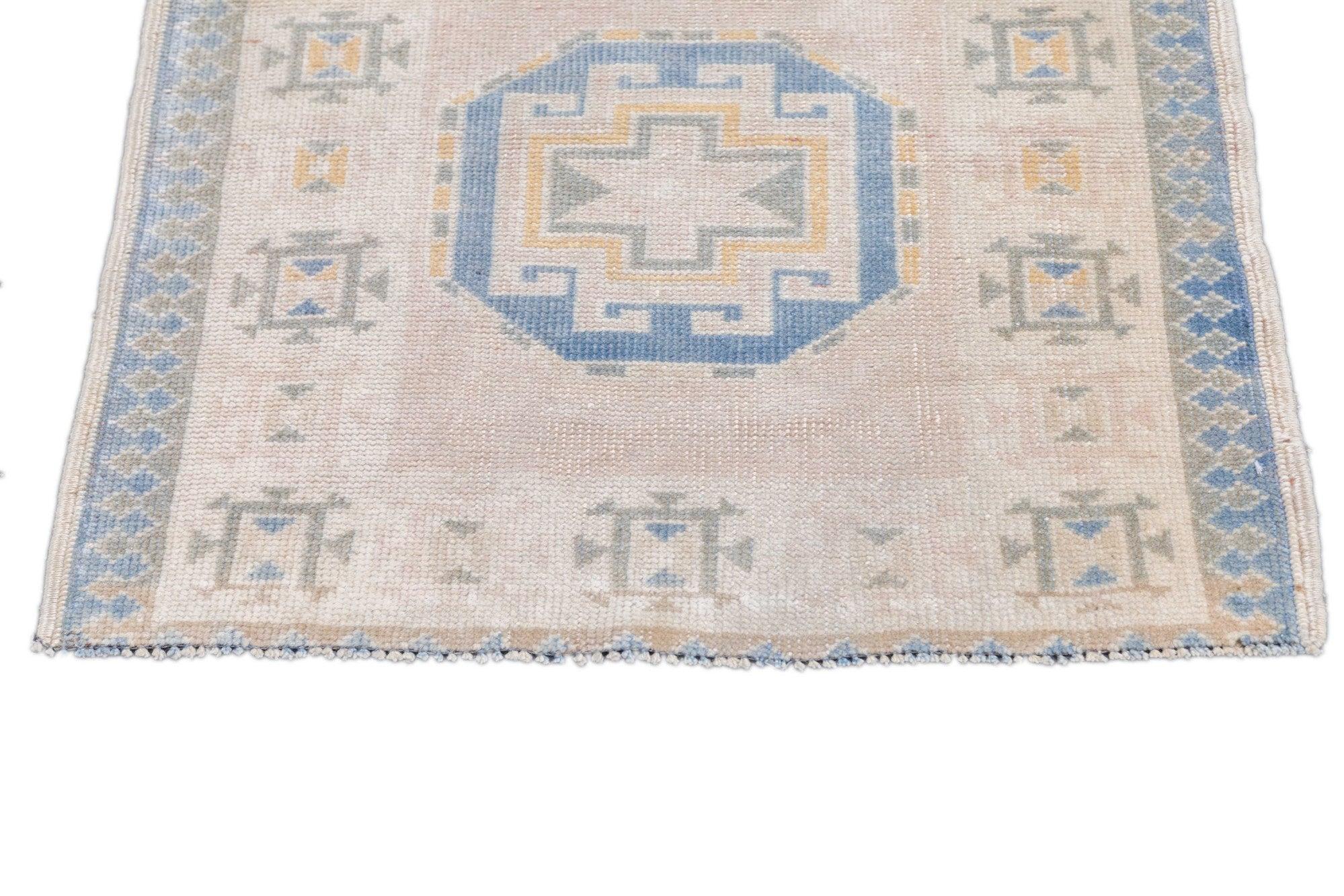 Tappeto Oushak 2'7'' x 3'5'' In condizioni buone in vendita a New York, NY