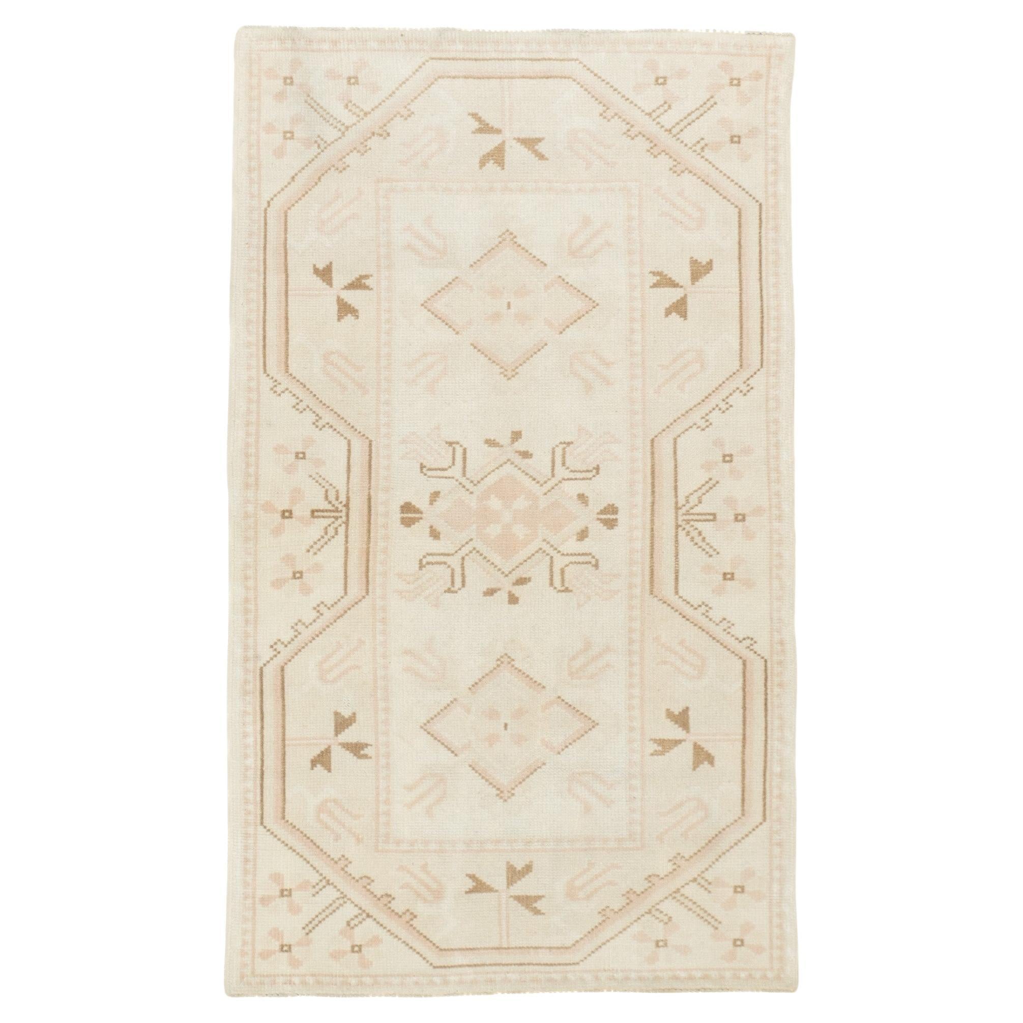 Oushak Rug 2'8'' x 4'6''