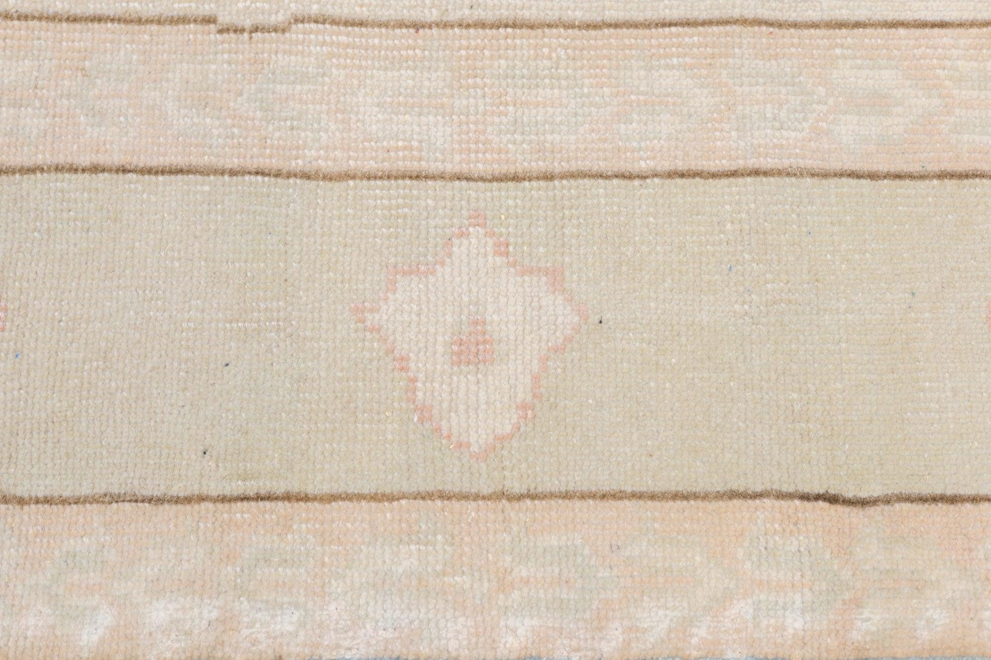 Oushak Rug 2'8'' x 4'7'' For Sale 3