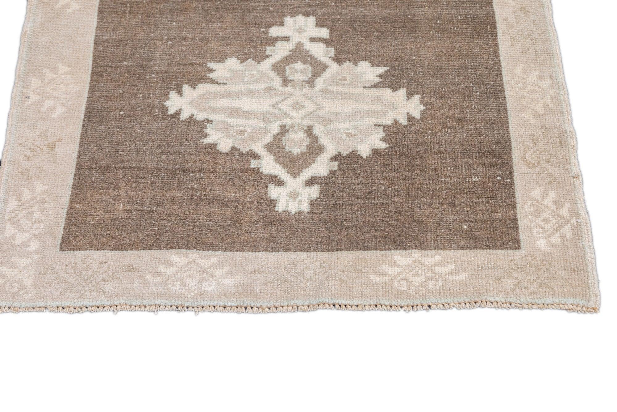 Tappeto Oushak 3'0'' x 5'1'' In condizioni buone in vendita a New York, NY