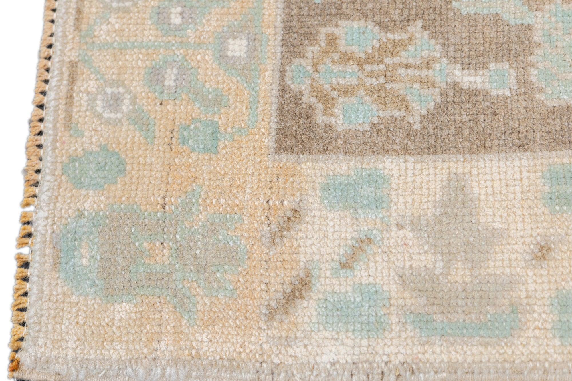 Tapis Oushak 3'7'' x 6'4'' en vente 2