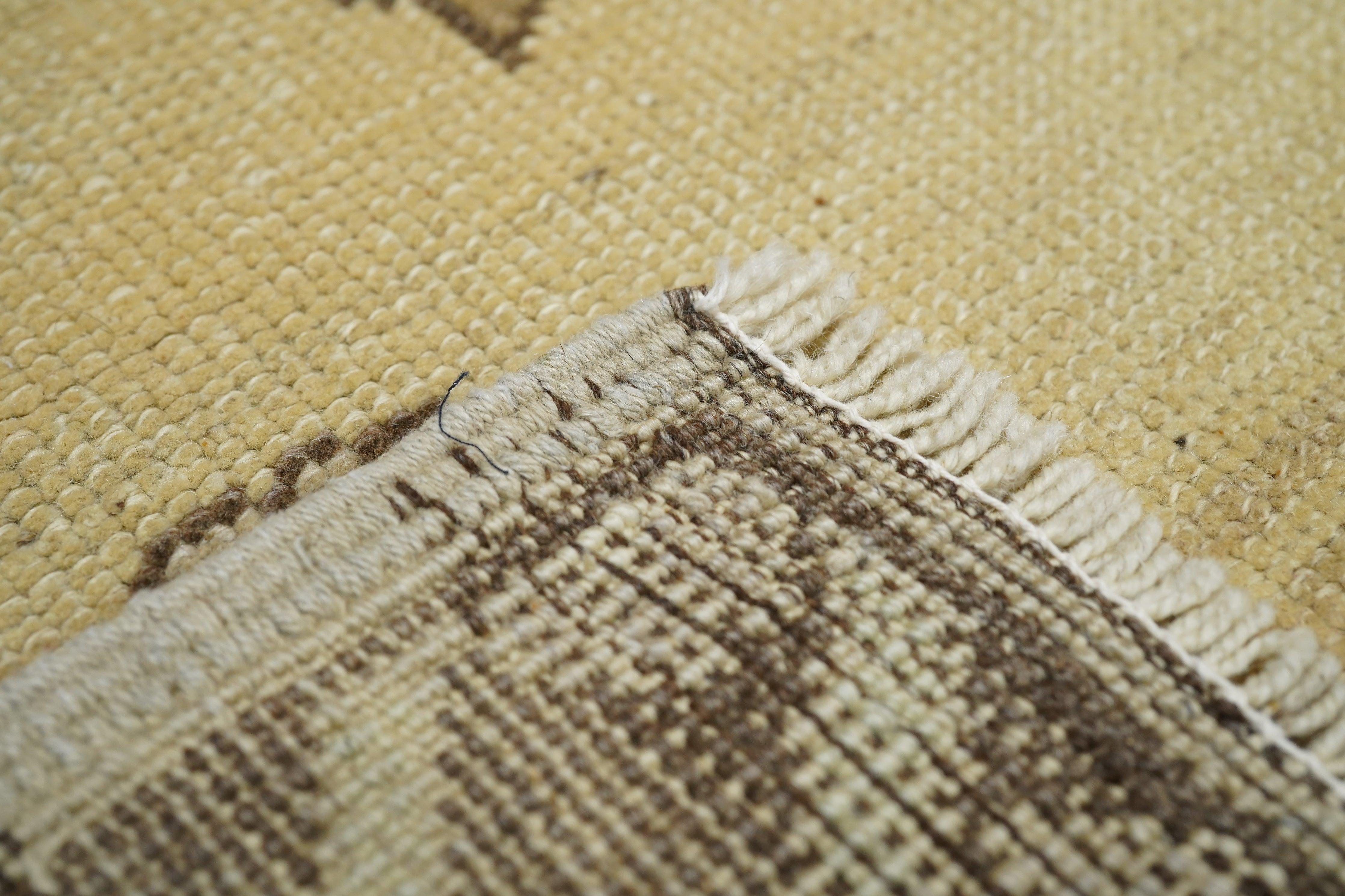 Oushak Rug 3'7'' x 6'6'' im Angebot 2