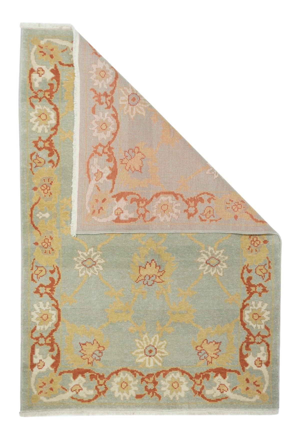 Tappeto Oushak 4'1'' x 6'1''.