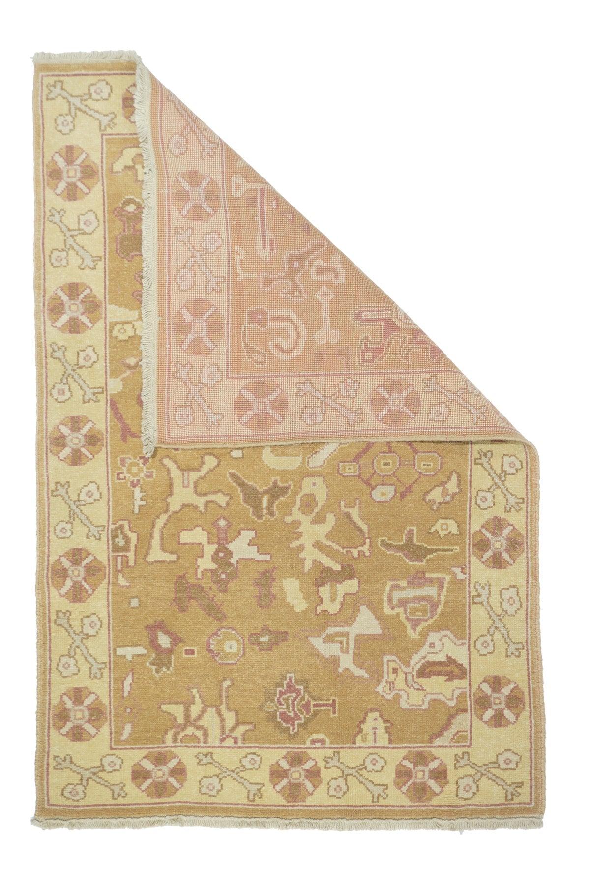 Tappeto Oushak 4'1'' x 6'1''.