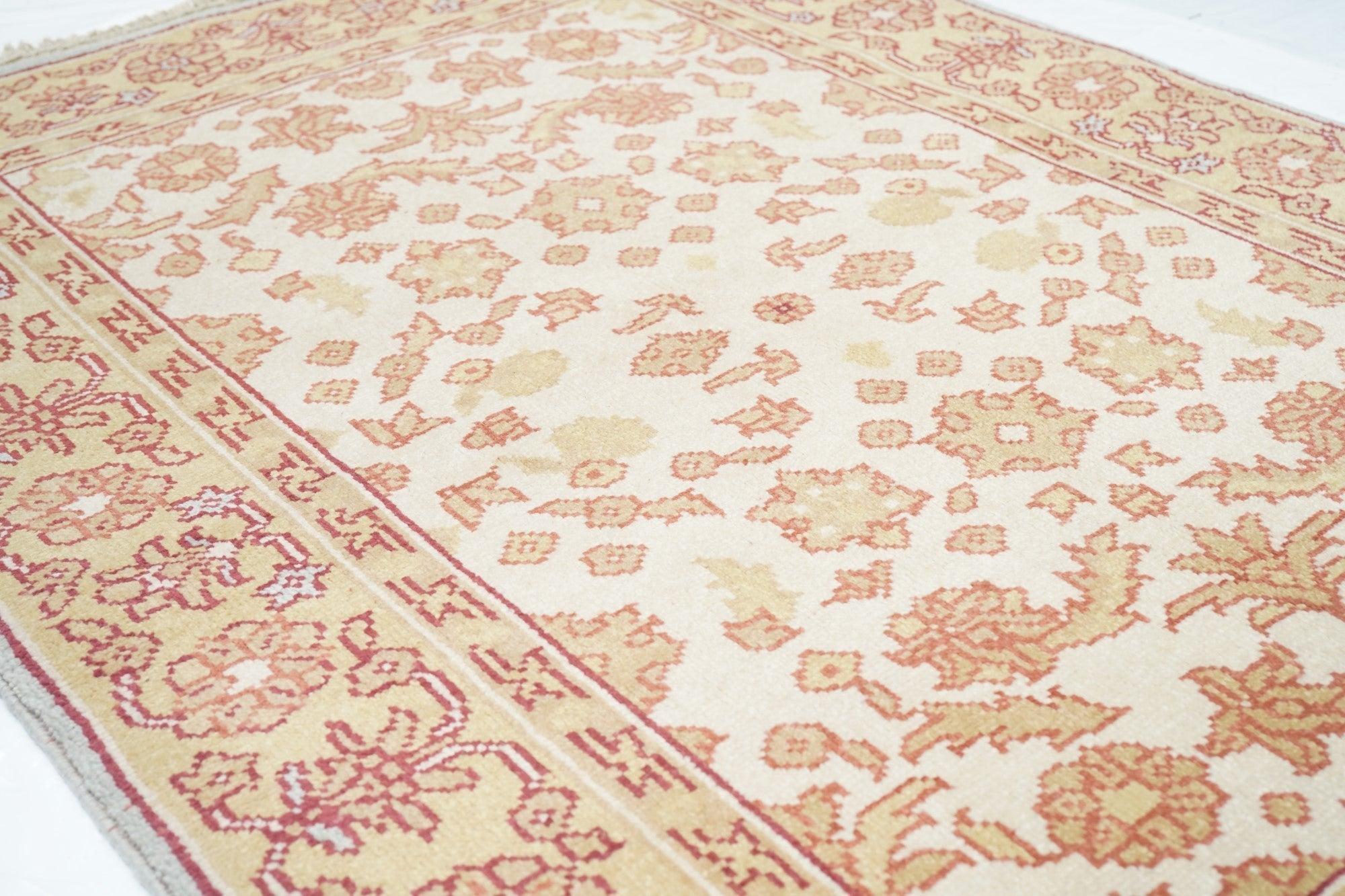 Oushak-Teppich 4'1'' x 6'1'' (21. Jahrhundert und zeitgenössisch) im Angebot