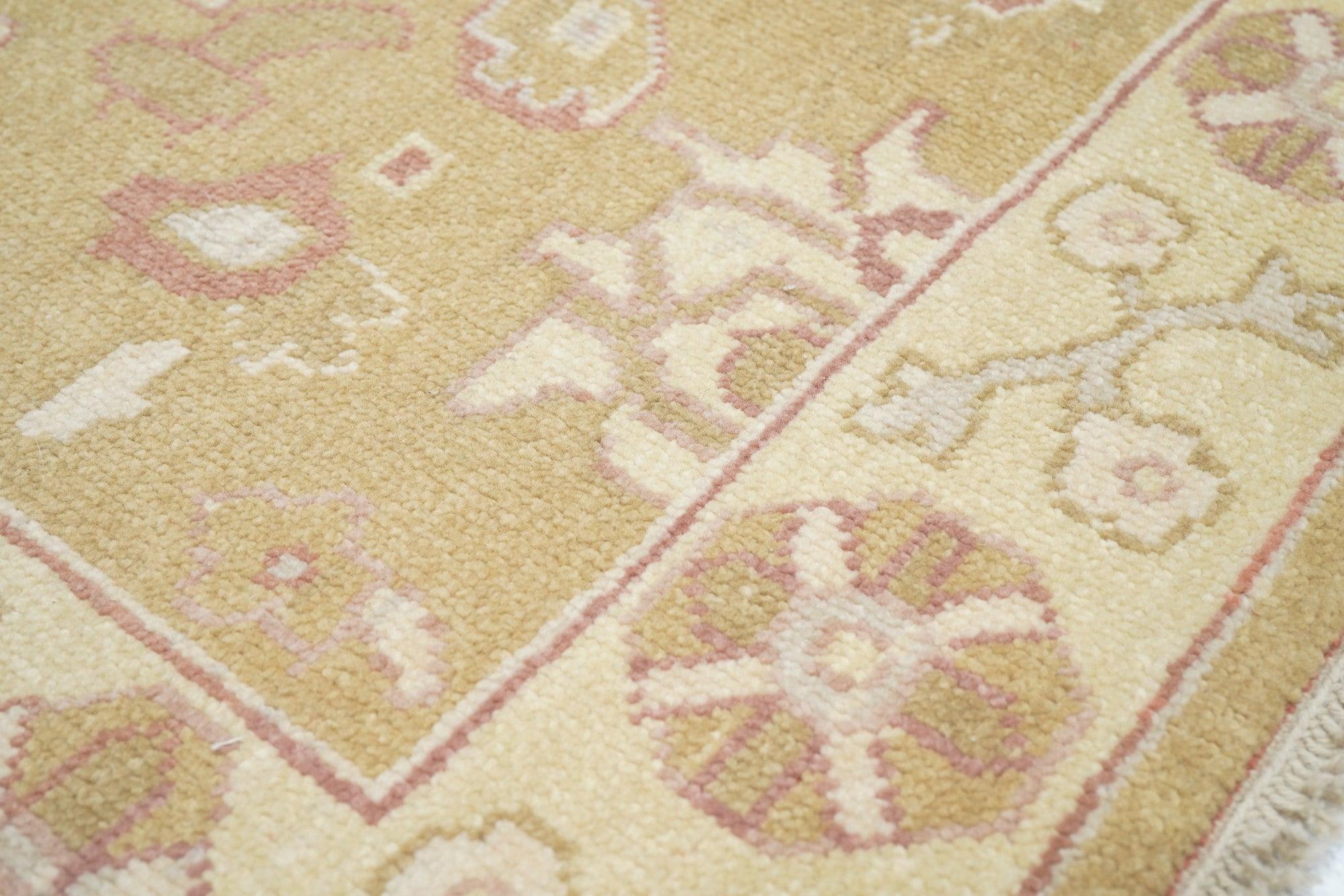 XXI secolo e contemporaneo Tappeto Oushak 4'1'' x 6'1'' in vendita