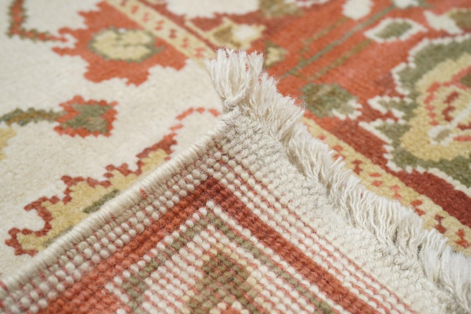XXI secolo e contemporaneo Tappeto Oushak 4'1'' x 6'1'' in vendita