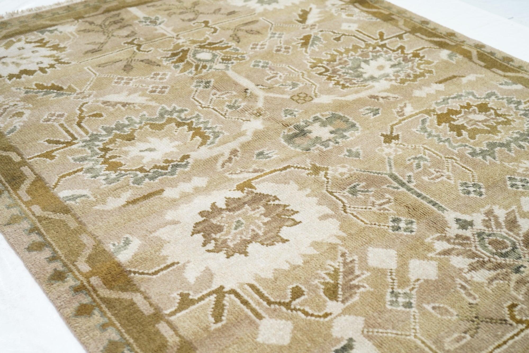 Oushak-Teppich 4'1'' x 6'1'' (Wolle) im Angebot