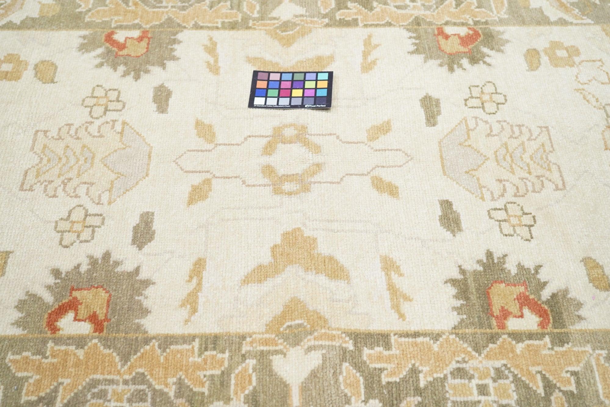 Tappeto Oushak 4'1'' x 6'1'' in vendita 1