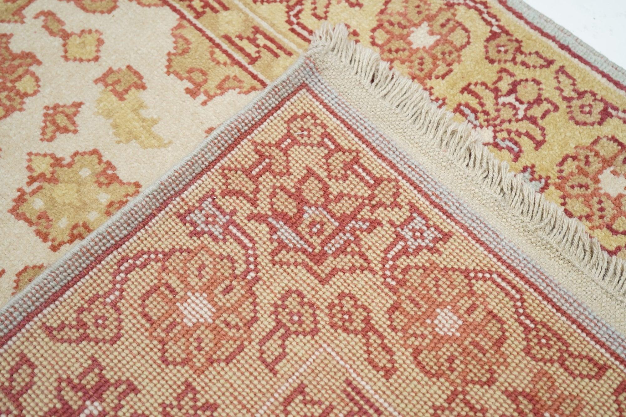 Oushak-Teppich 4'1'' x 6'1'' im Angebot 2