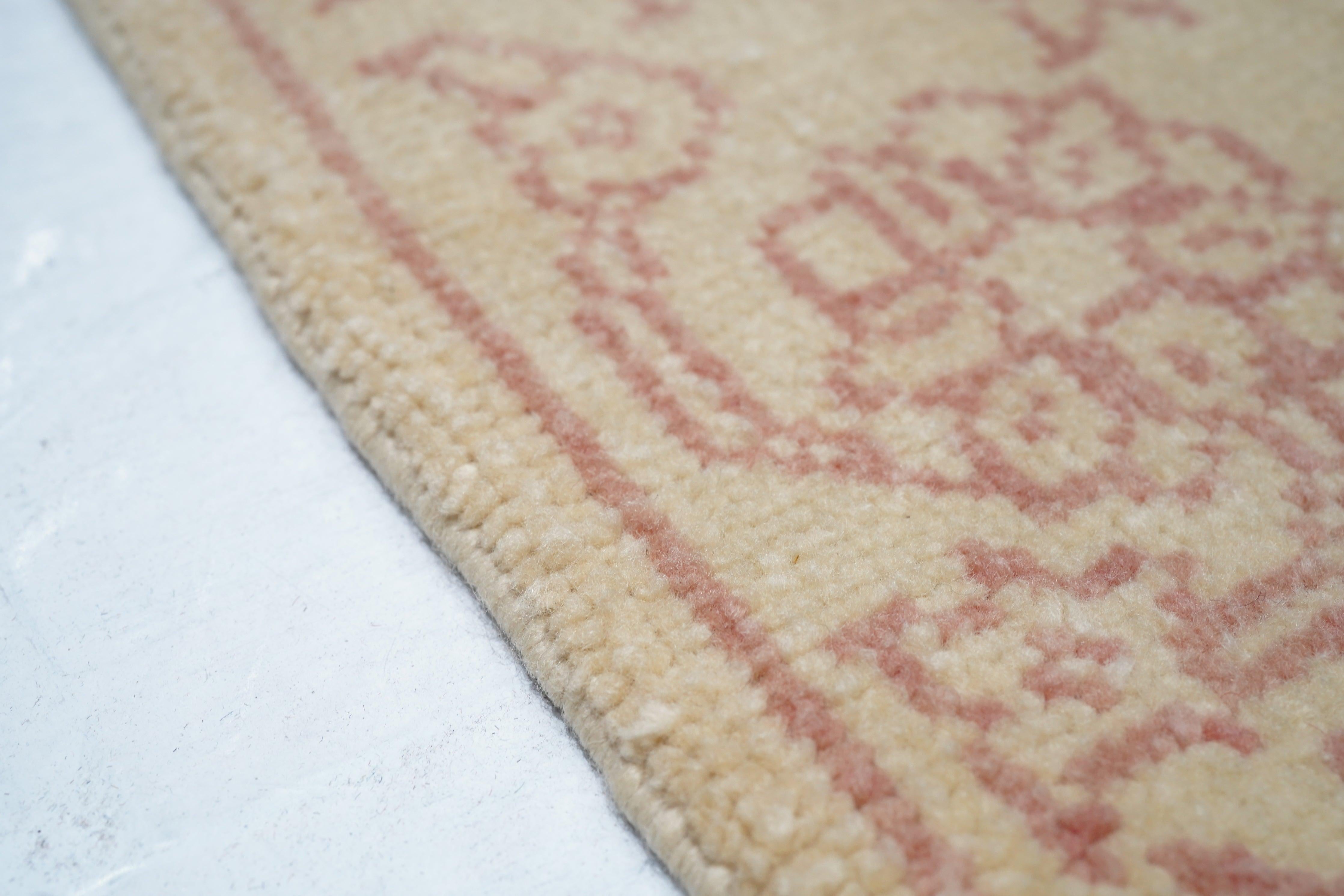 Oushak Rug 4'1'' x 6'6'' In Excellent Condition For Sale In New York, NY