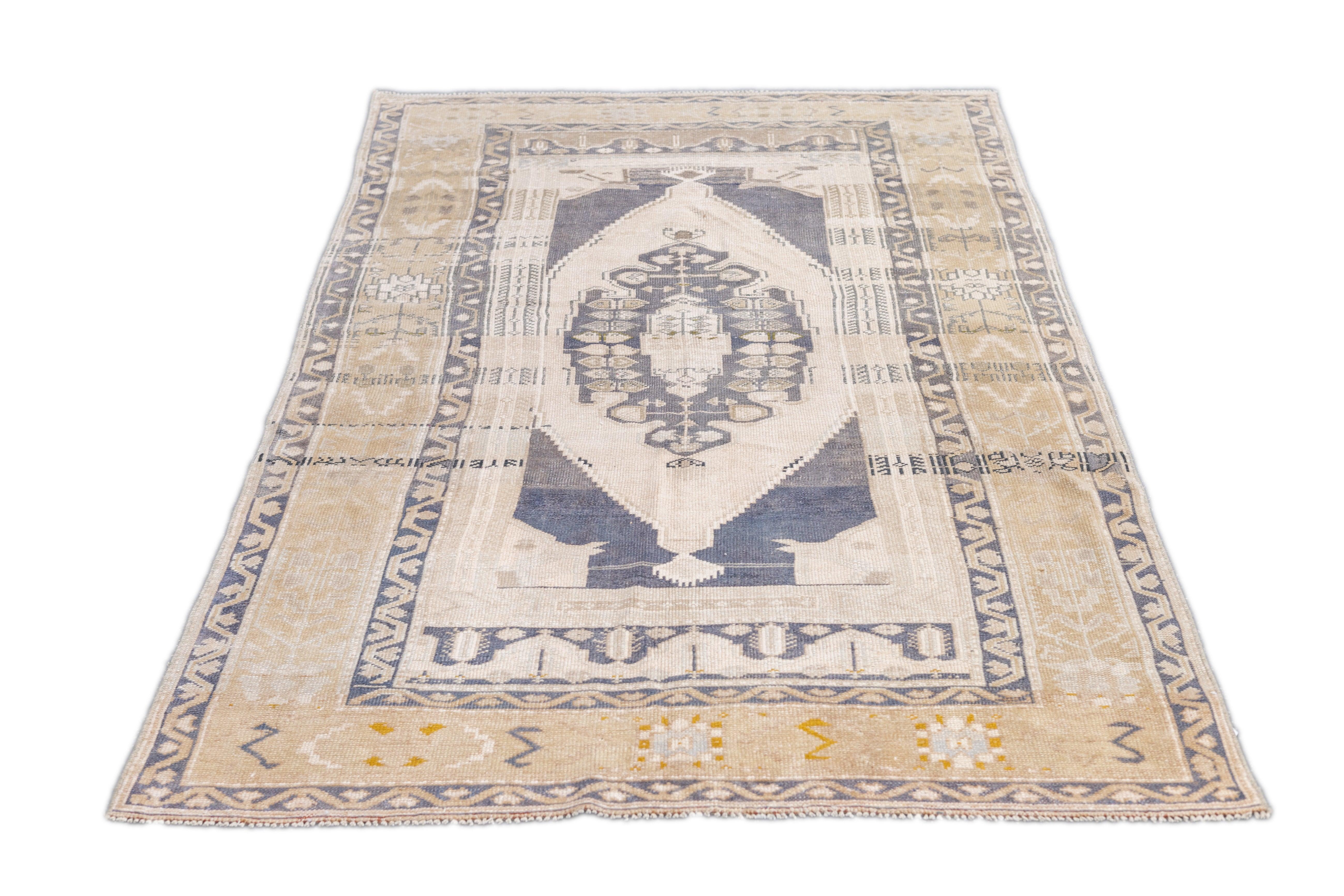 Oushak-Teppich 4'5'' x 7'5'' im Angebot 2
