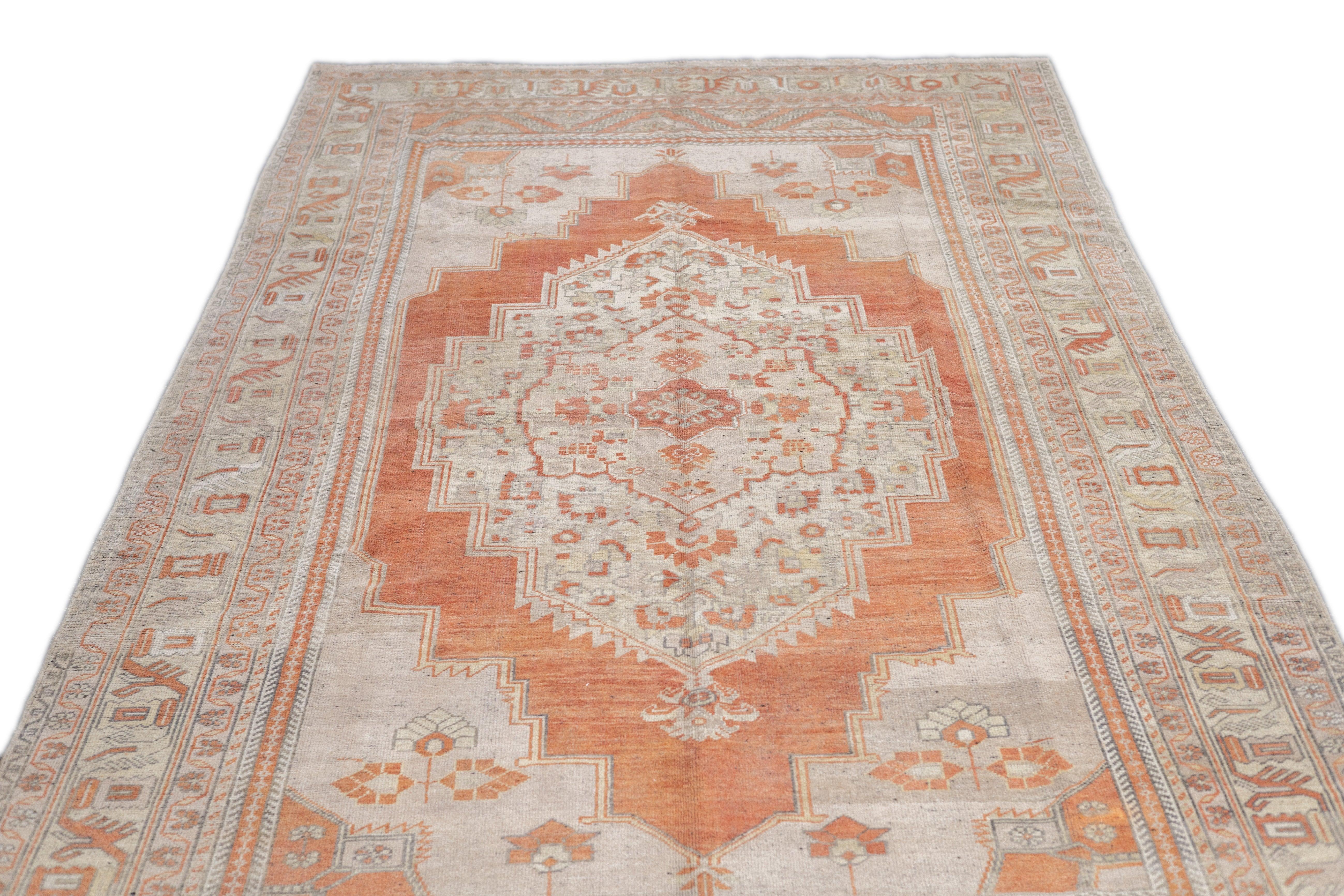 Oushak-Teppich 5'9'' x 10'6'' (Wolle) im Angebot