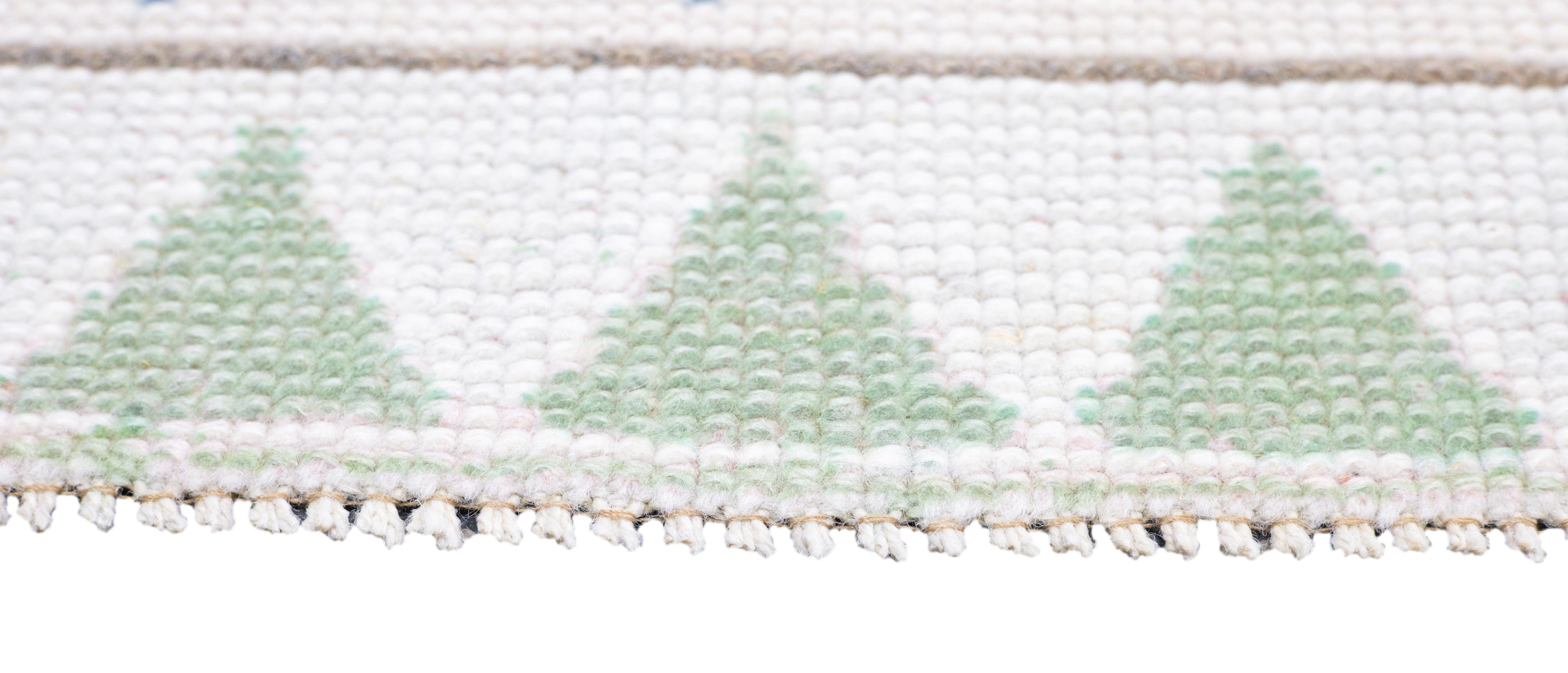 Oushak Rug 5'9'' x 8'4'' In Excellent Condition For Sale In New York, NY