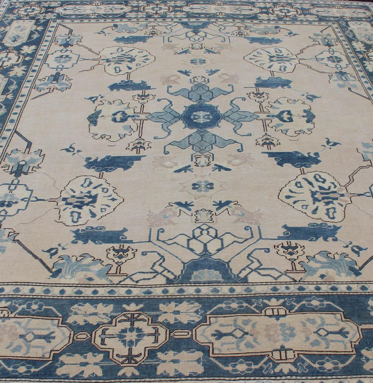 Oushak Rug from Mid-20th Century Turkey with Blue and Cream Tribal Design For Sale 4