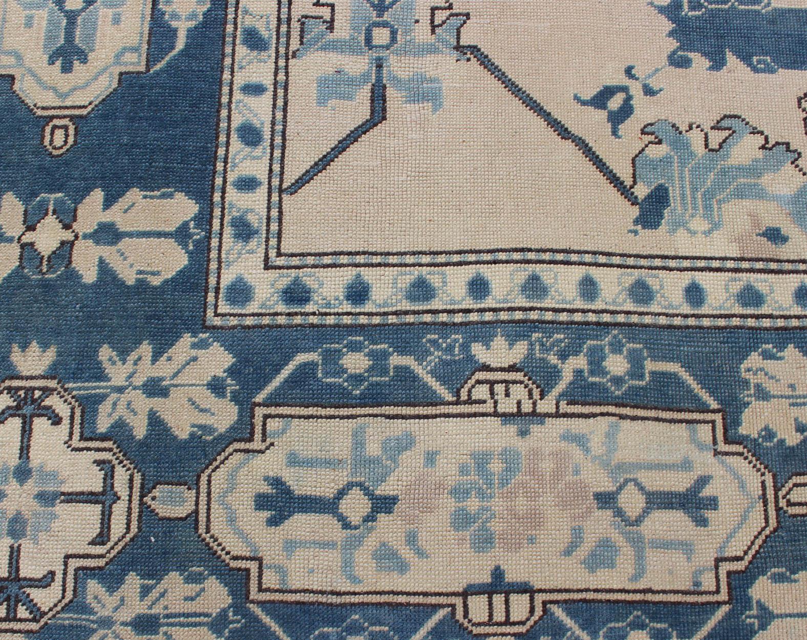 Oushak Rug from Mid-20th Century Turkey with Blue and Cream Tribal Design For Sale 2