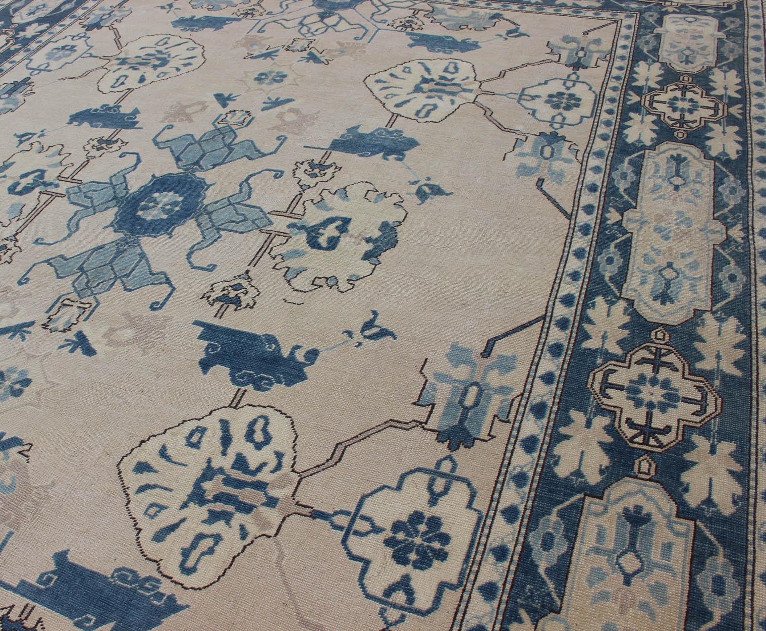 Oushak Rug from Mid-20th Century Turkey with Blue and Cream Tribal Design For Sale 3