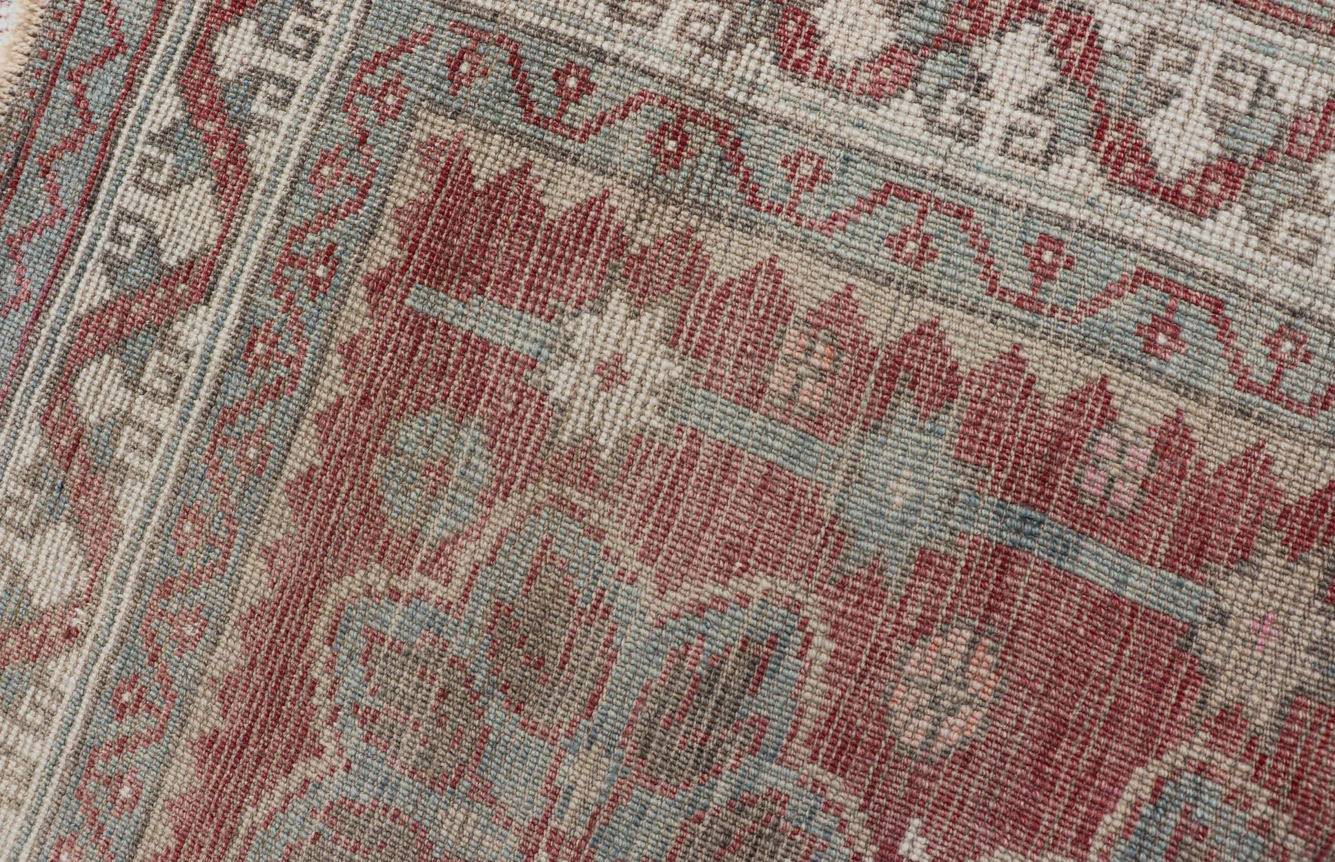 Noué à la main Tapis de Turquie avec motif de médaillon aux couleurs claires 3'0 x 4'0 en vente