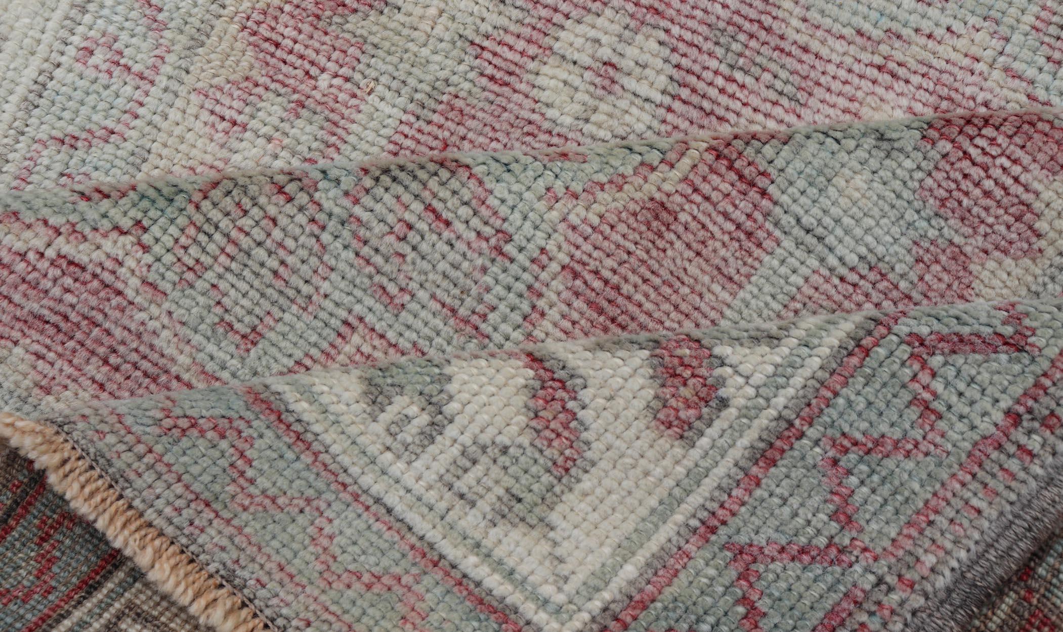 Tapis de Turquie avec motif de médaillon aux couleurs claires 3'0 x 4'0 Bon état - En vente à Atlanta, GA