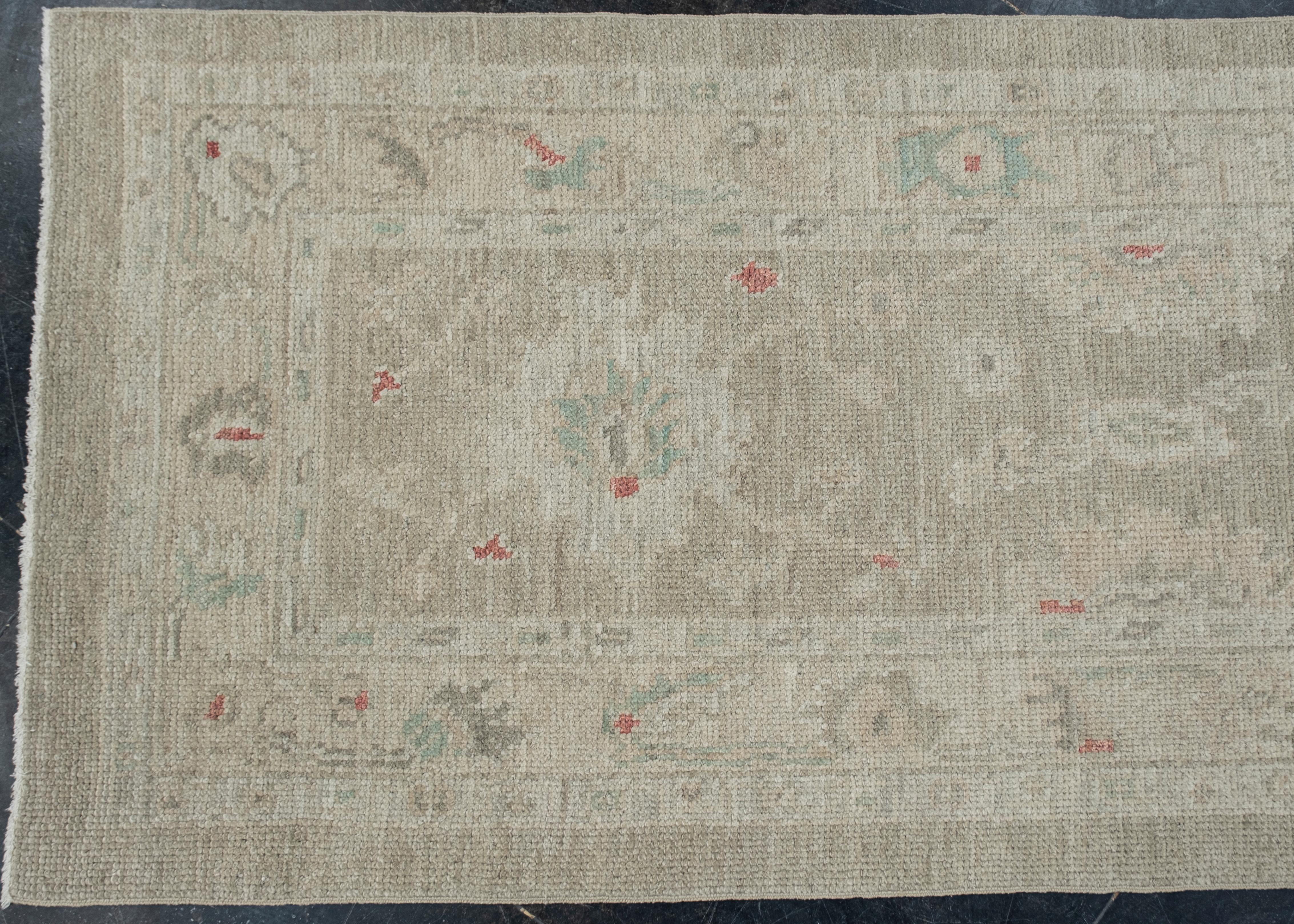 XXIe siècle et contemporain Tapis oriental noué à la main turc Oushak 2'7