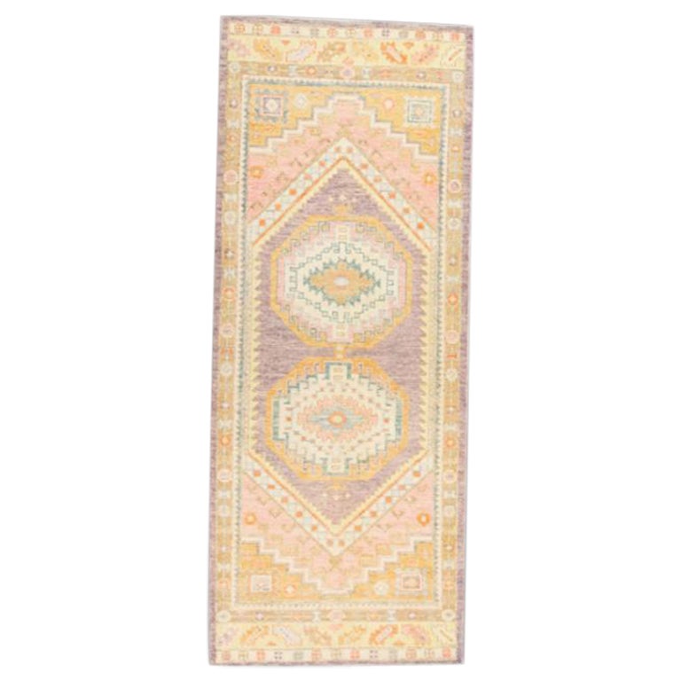 Tappeto Oushak Orientale annodato a mano Turco Oushak 3' x 7'8" #909 in vendita