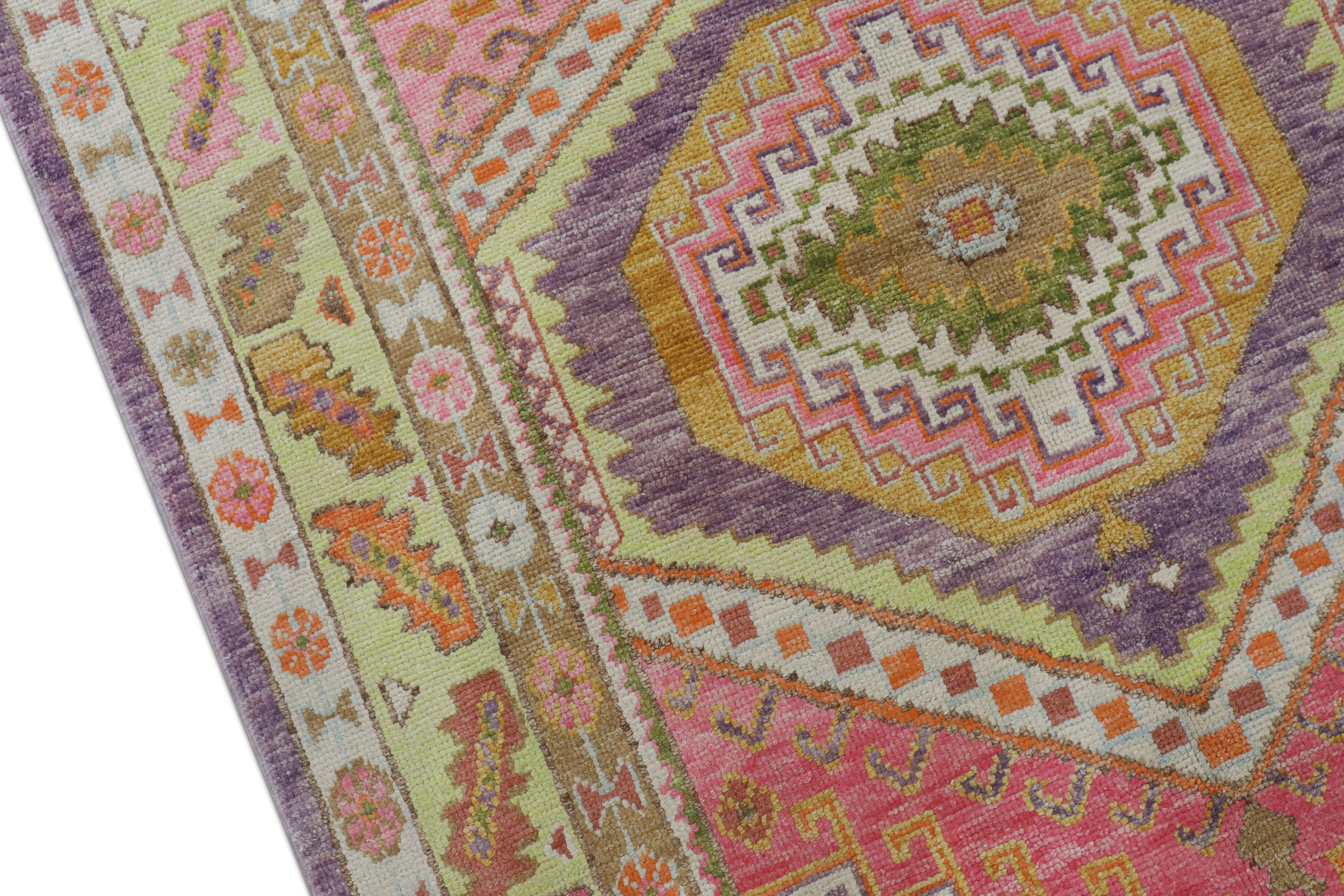 Tapis oriental noué à la main turc Oushak 5' x 7' n°45 
Découvrez une collection sélectionnée de chemins de couloir, de tapis en laine et de chefs-d'œuvre faits à la main, où l'élégance rencontre la fonctionnalité. Élevez votre espace avec une