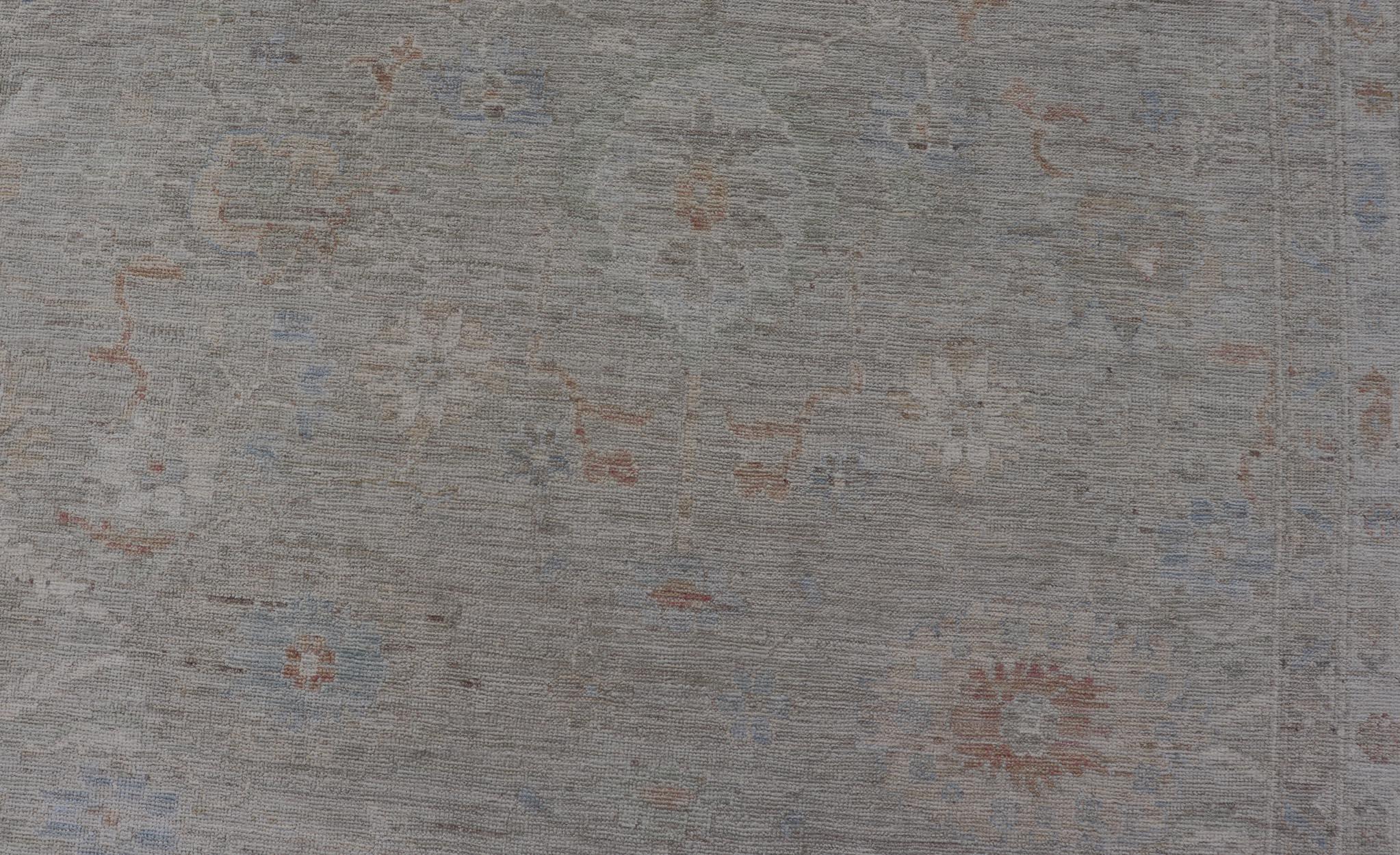 Tappeto Oushak con base verde salvia e sottili accenti pastello 13'6 x 19'0 in vendita 3